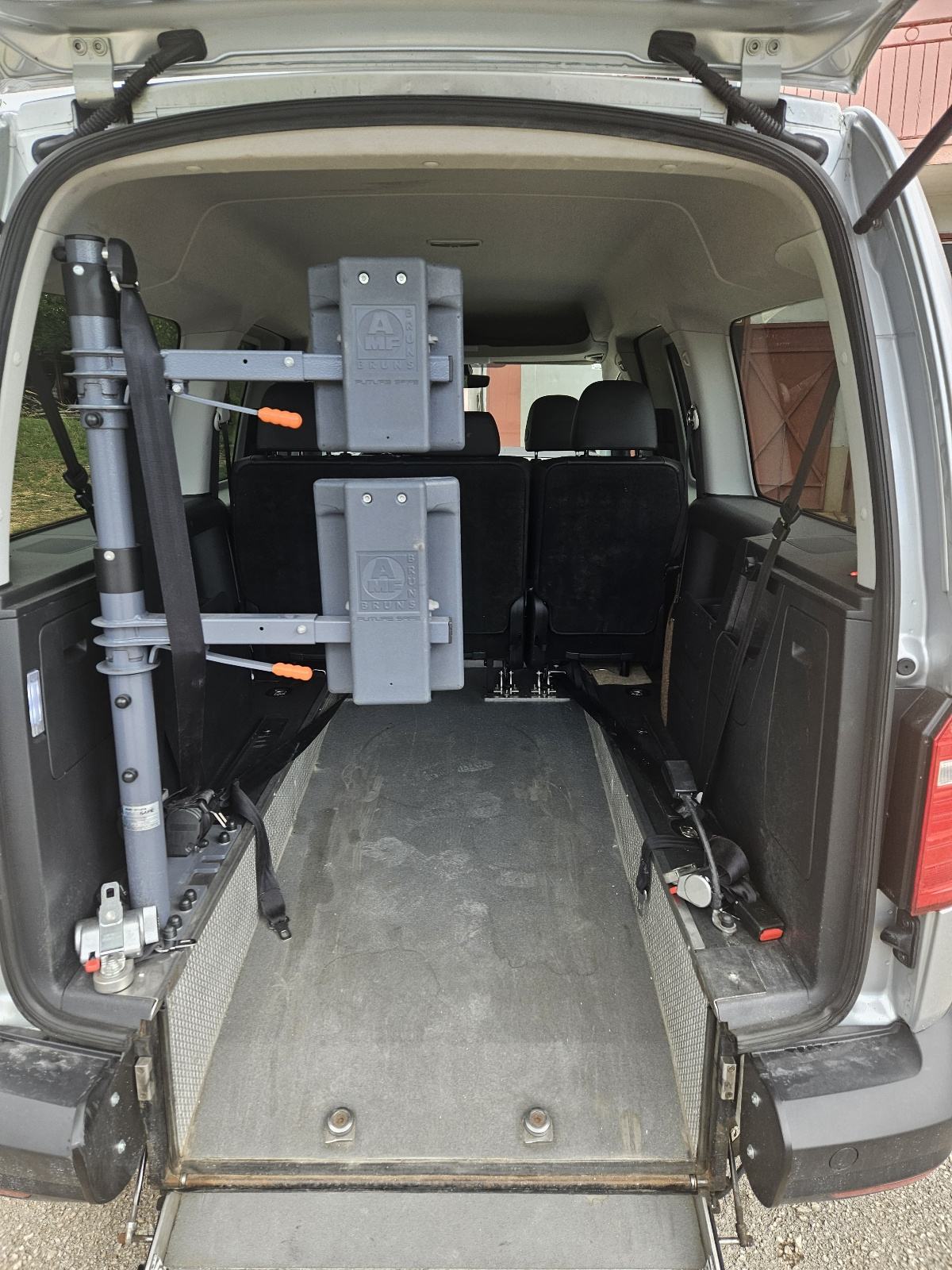 VW Caddy 2,0 sa rampom, fotografija 9