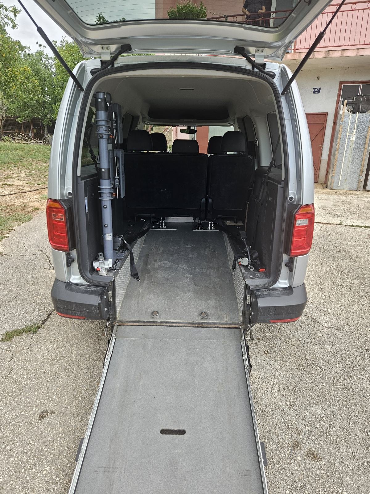 VW Caddy 2,0 sa rampom, fotografija 7