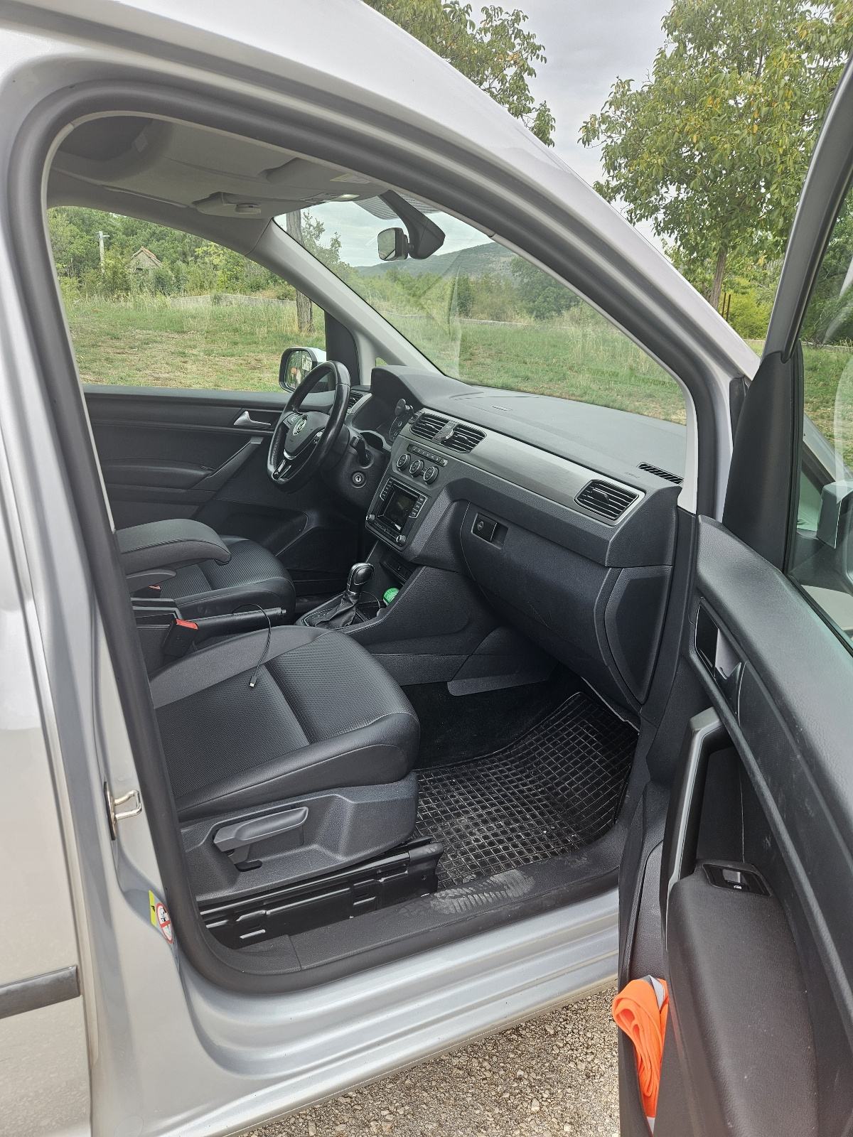 VW Caddy 2,0 sa rampom, fotografija 11