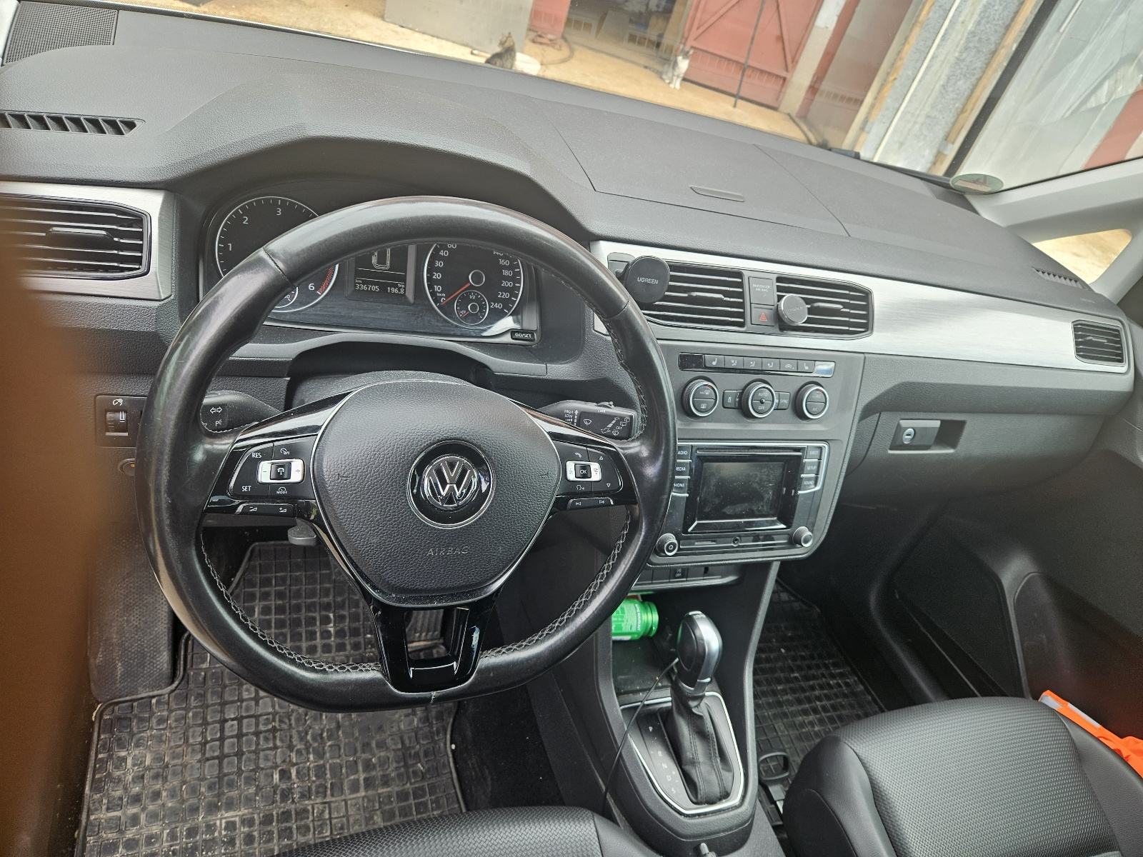 VW Caddy 2,0 sa rampom, fotografija 15