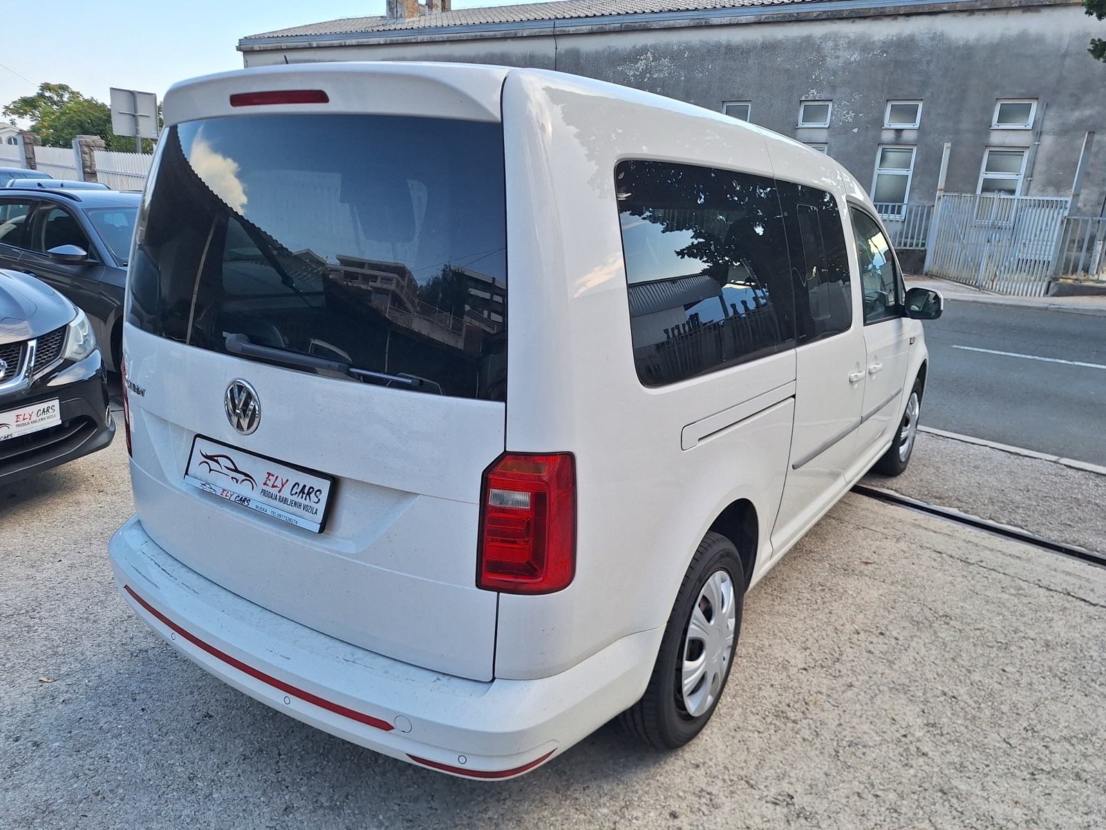 VW Caddy 2,0 TDI 100Ks 7 mjesta Maxi TOP STANjE, fotografija 5