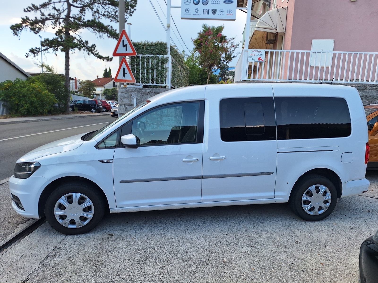 VW Caddy 2,0 TDI 100Ks 7 mjesta Maxi TOP STANjE, fotografija 7