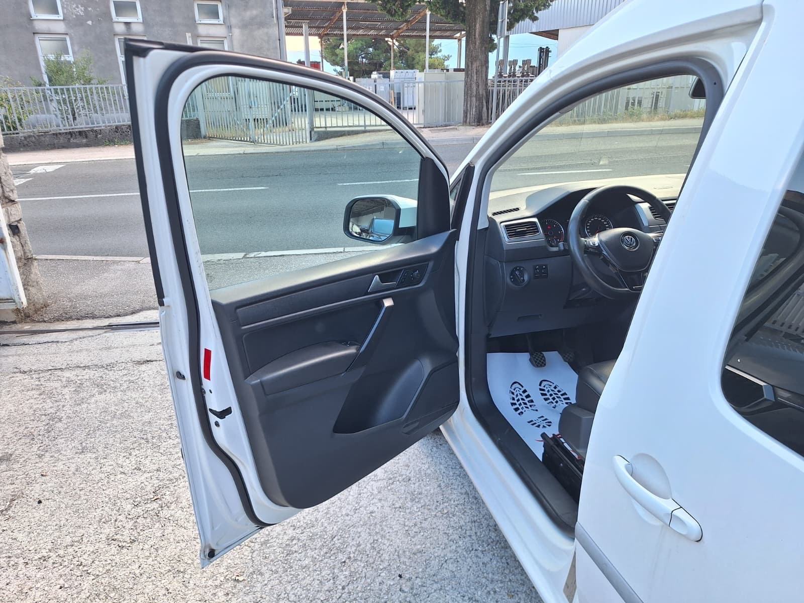 VW Caddy 2,0 TDI 100Ks 7 mjesta Maxi TOP STANjE, fotografija 10