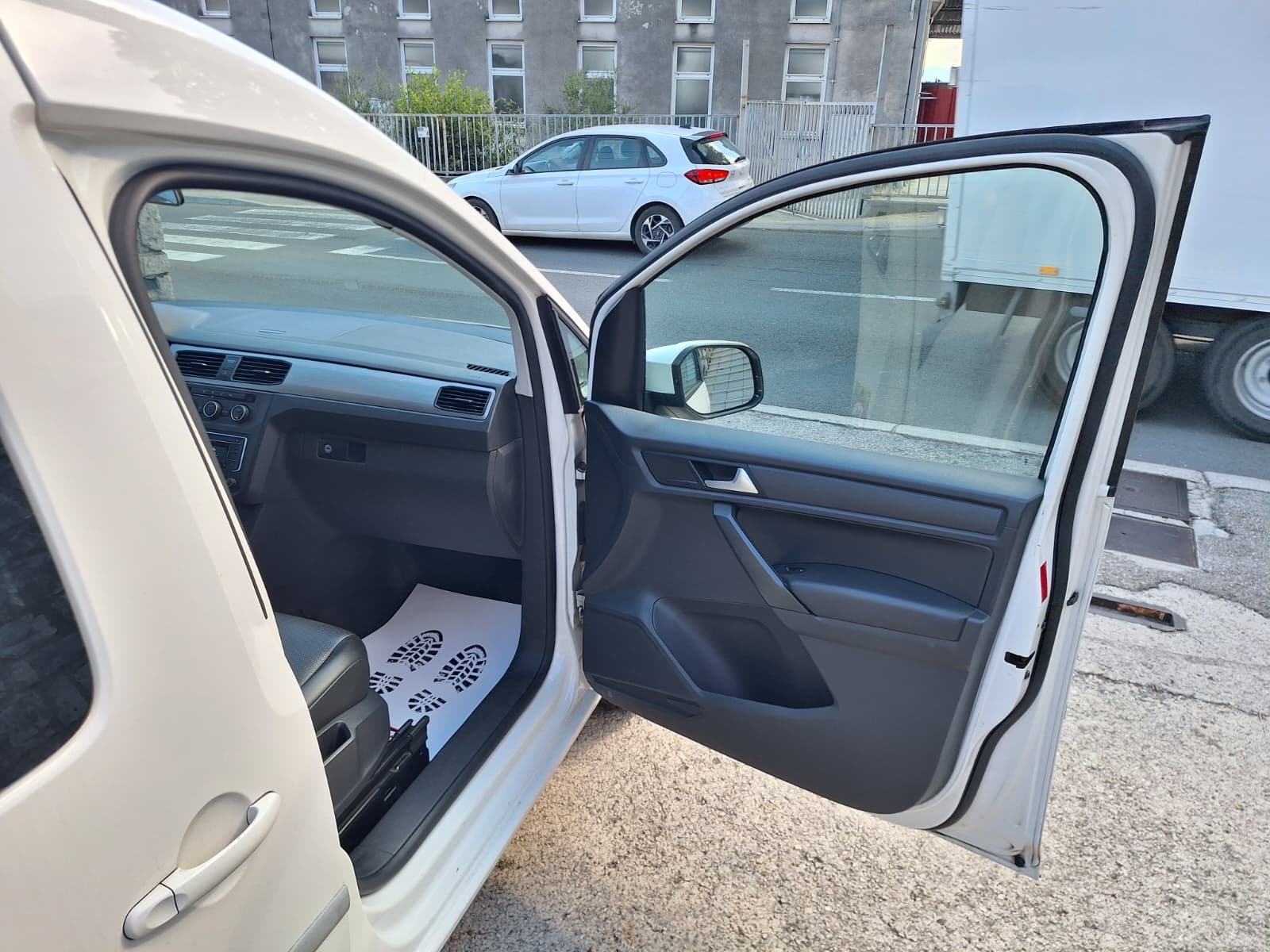 VW Caddy 2,0 TDI 100Ks 7 mjesta Maxi TOP STANjE, fotografija 14