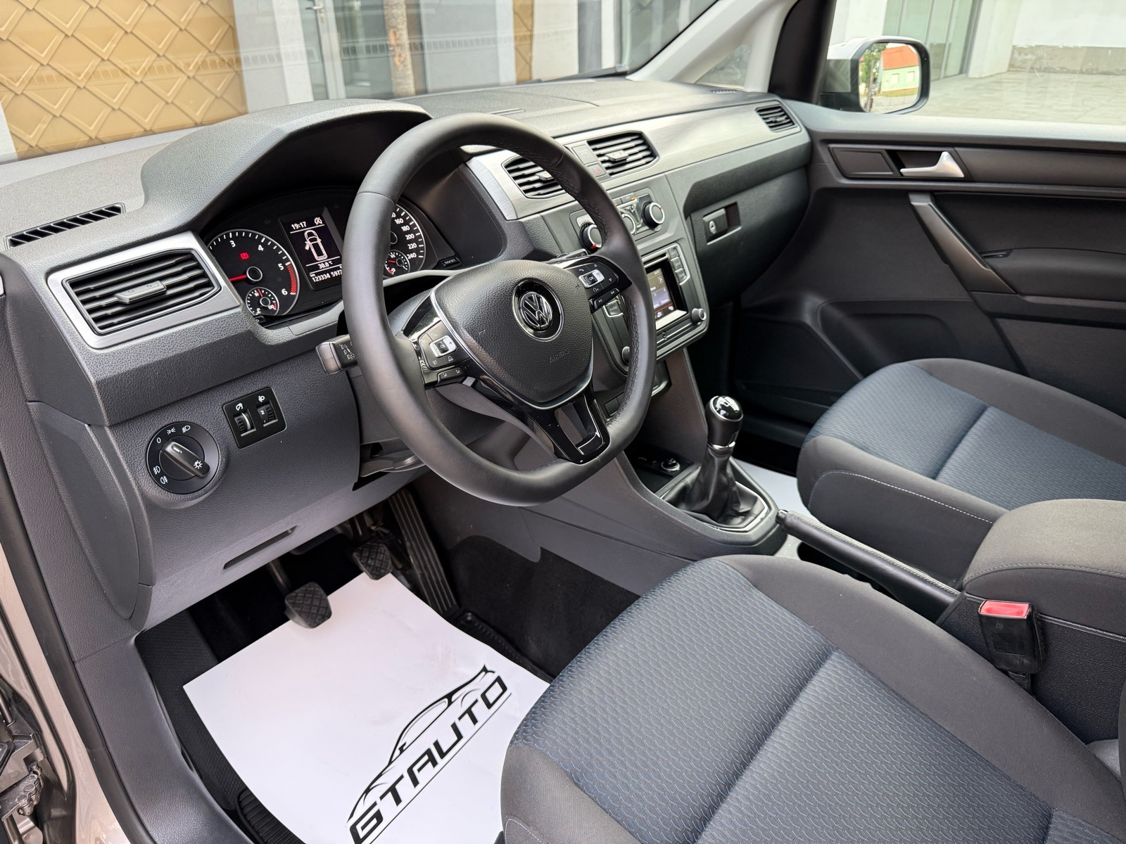 VW Caddy 2,0 TDI 2019.god 122.000km, Prvi vlasnik, N1 putnički, servis, fotografija 9