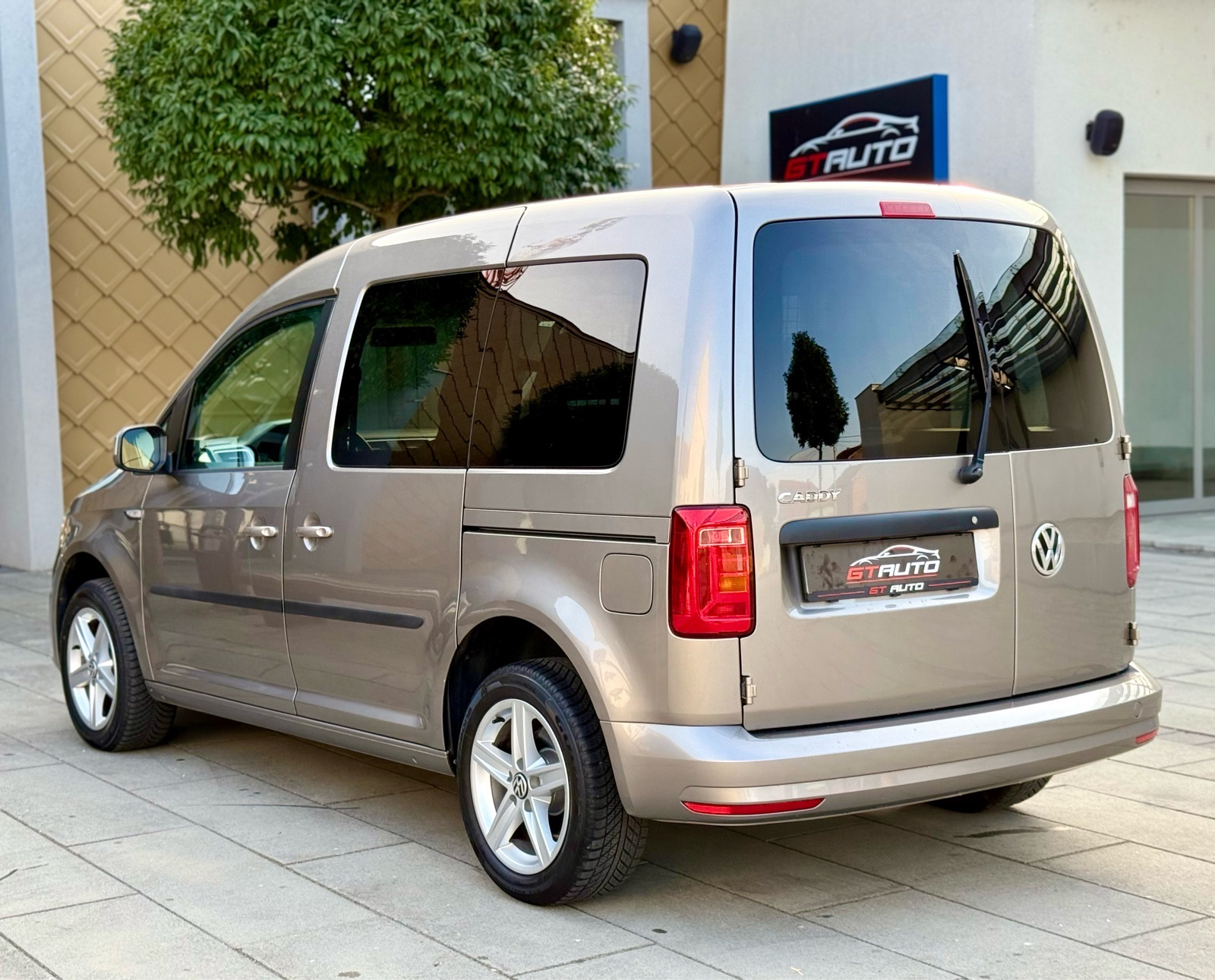 VW Caddy 2,0 TDI 2019.god 122.000km, Prvi vlasnik, N1 putnički, servis, fotografija 4