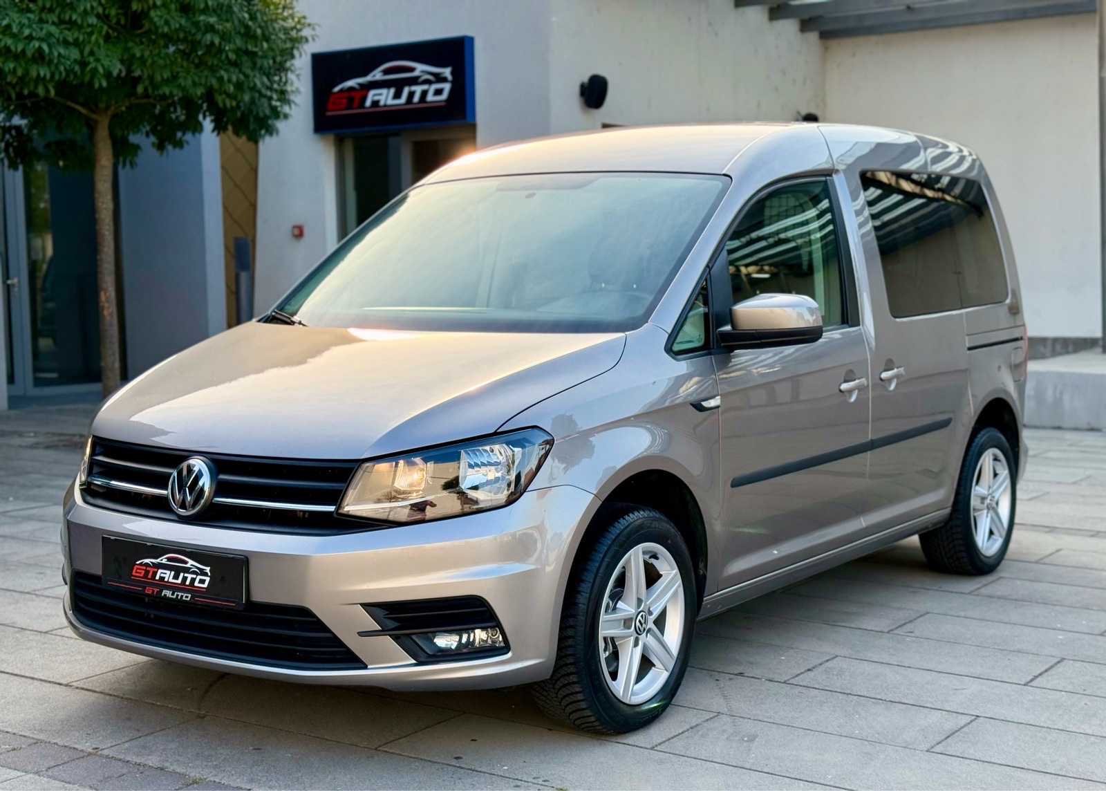 VW Caddy 2,0 TDI 2019.god 122.000km, Prvi vlasnik, N1 putnički, servis, fotografija 2