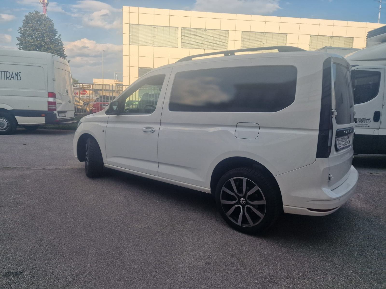 VW CADDY 2.0 TDI 2024. GODINA TOP STANJE, fotografija 5