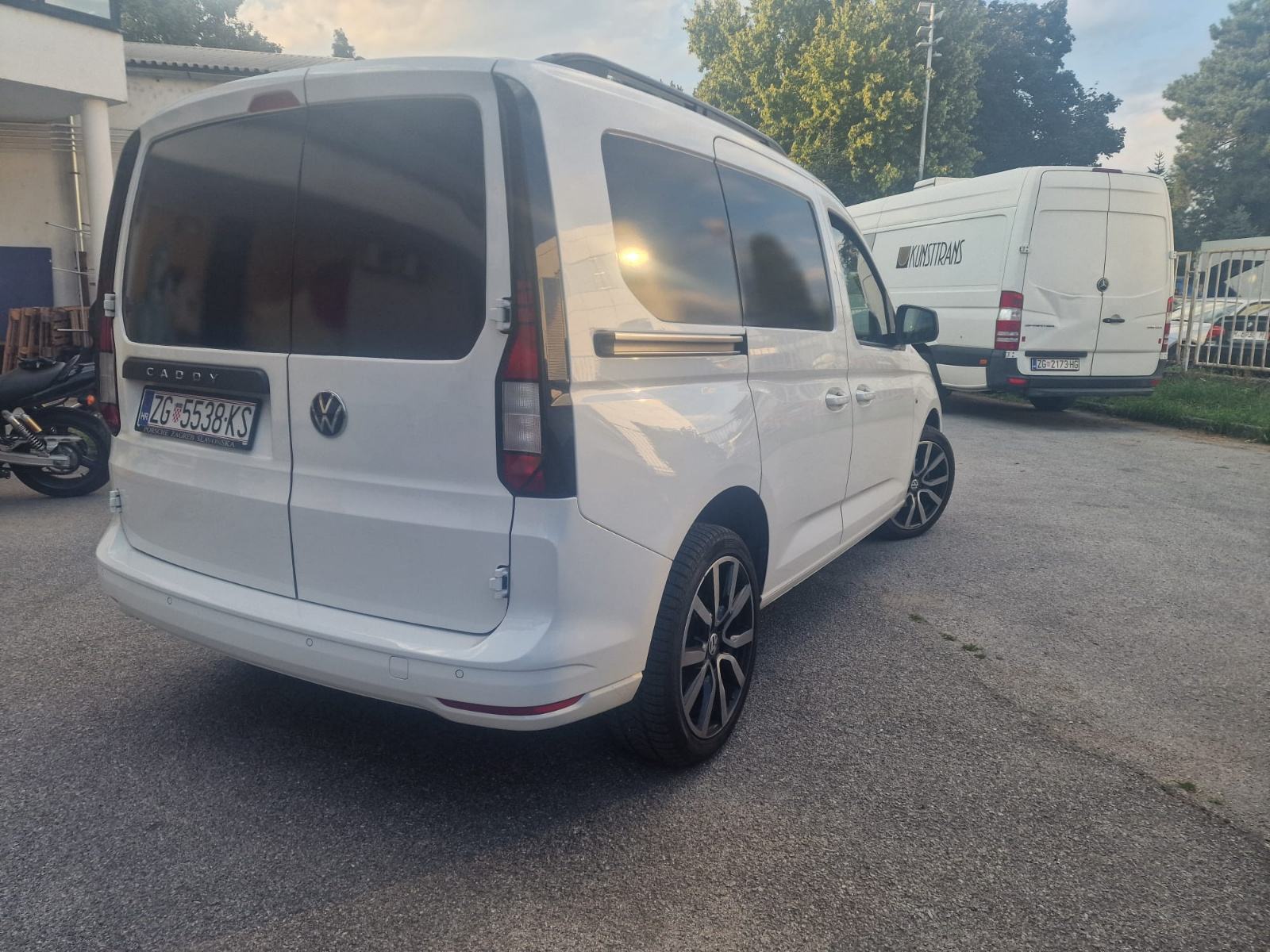 VW CADDY 2.0 TDI 2024. GODINA TOP STANJE, fotografija 3