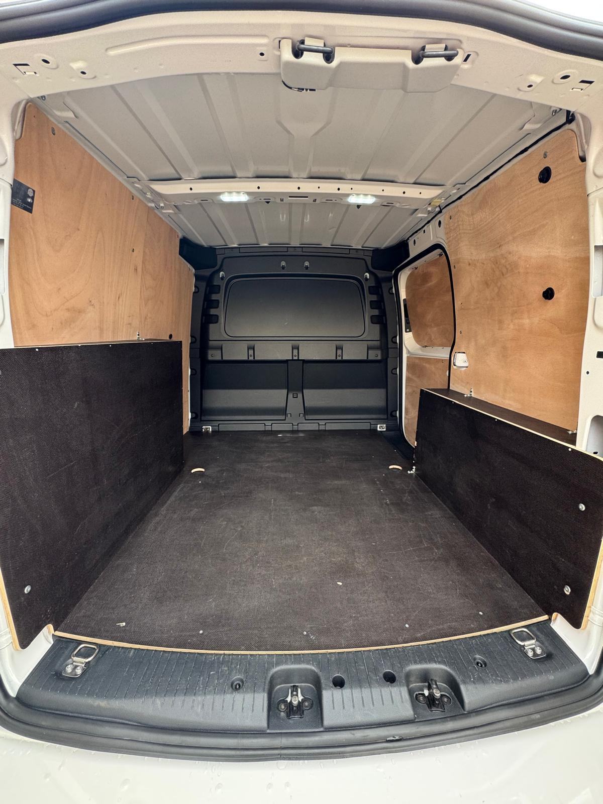 VW CADDY 2.0 TDI 2024. GODINA TOP STANJE, fotografija 9