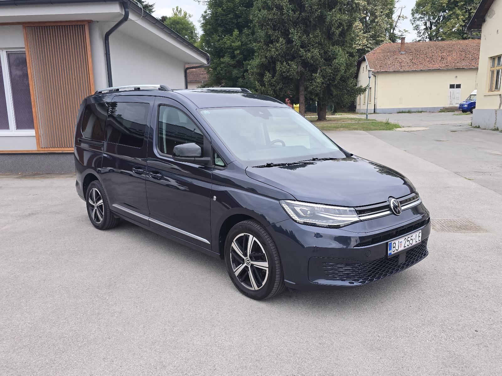 VW Caddy Maxi 2,0 tdi 90kw DSG, SAMO 51000 km, 7sjedala, fotografija 1