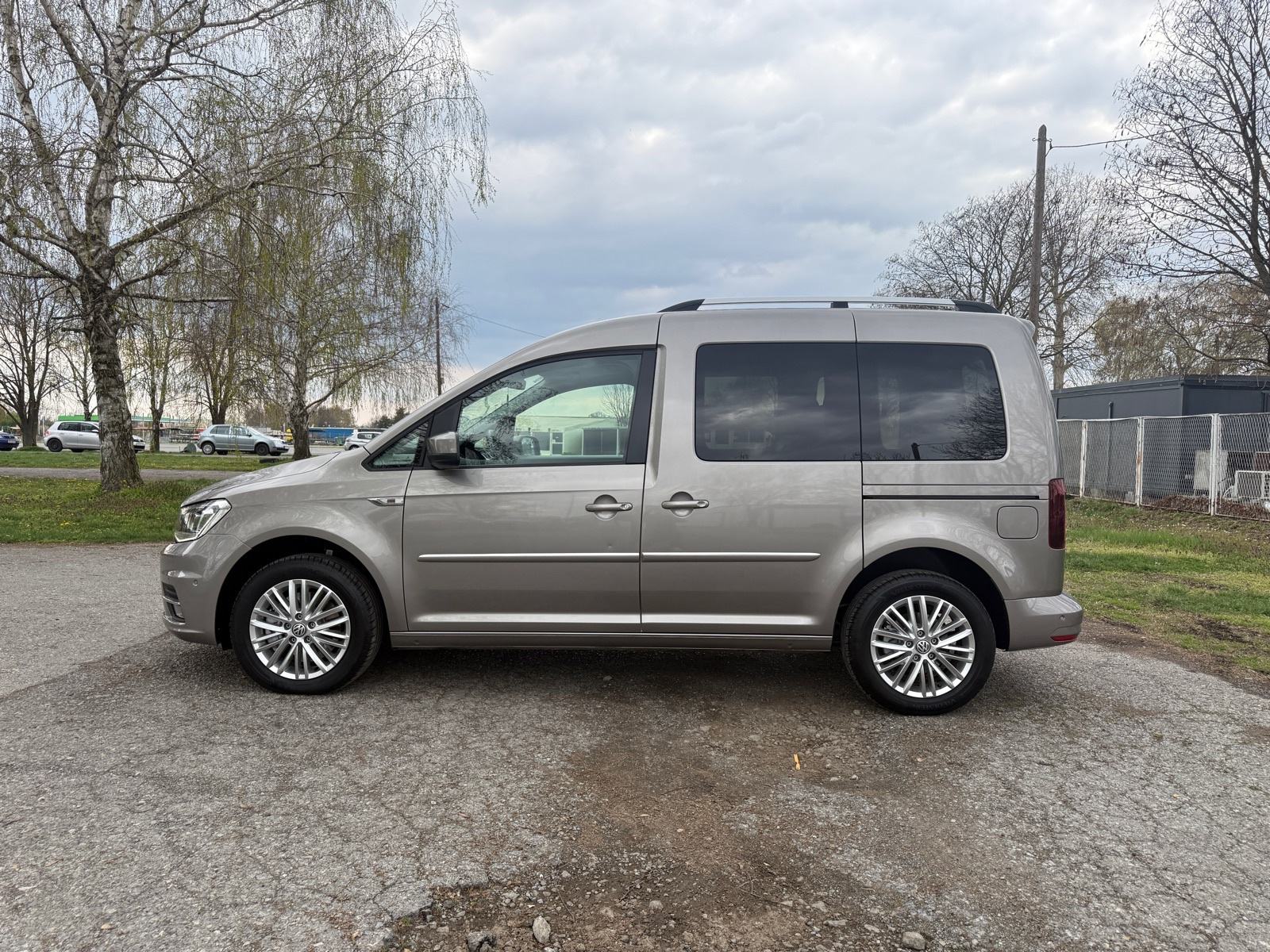 VW Caddy 2,0 TDI automatik-HIGHLINE-7 SJEDALA-reg. 06/26, fotografija 2
