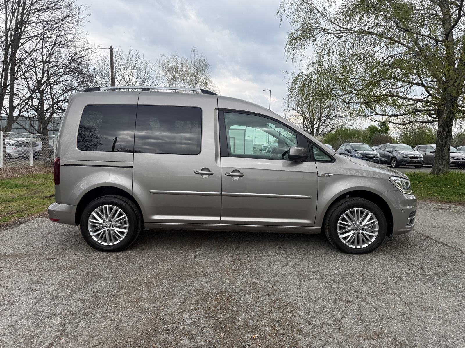 VW Caddy 2,0 TDI automatik-HIGHLINE-7 SJEDALA-reg. 06/26, fotografija 5