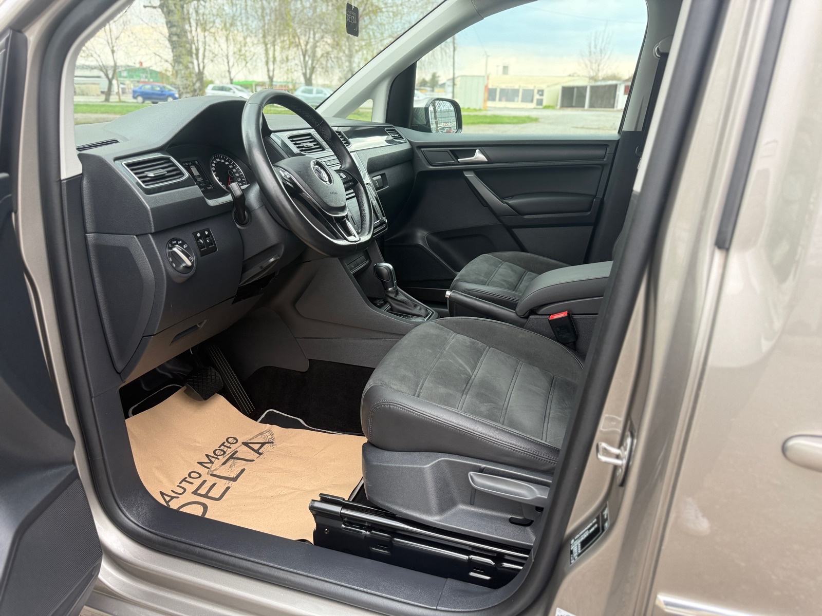 VW Caddy 2,0 TDI automatik-HIGHLINE-7 SJEDALA-reg. 06/26, fotografija 10