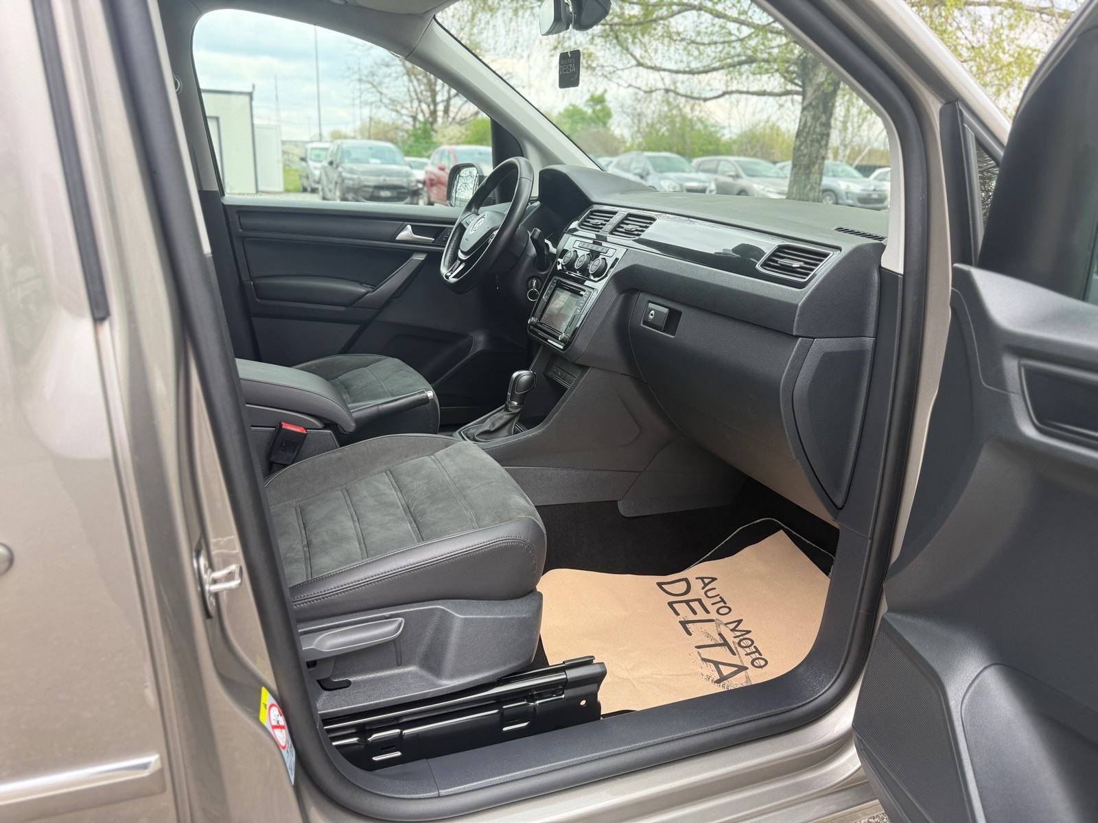 VW Caddy 2,0 TDI automatik-HIGHLINE-7 SJEDALA-reg. 06/26, fotografija 18