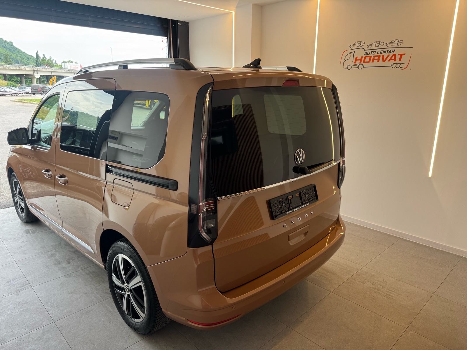 VW Caddy 2,0 TDI DSG Style 2022.; 5 sjedala; Navi; Matrix; Kamera; Alu, fotografija 5