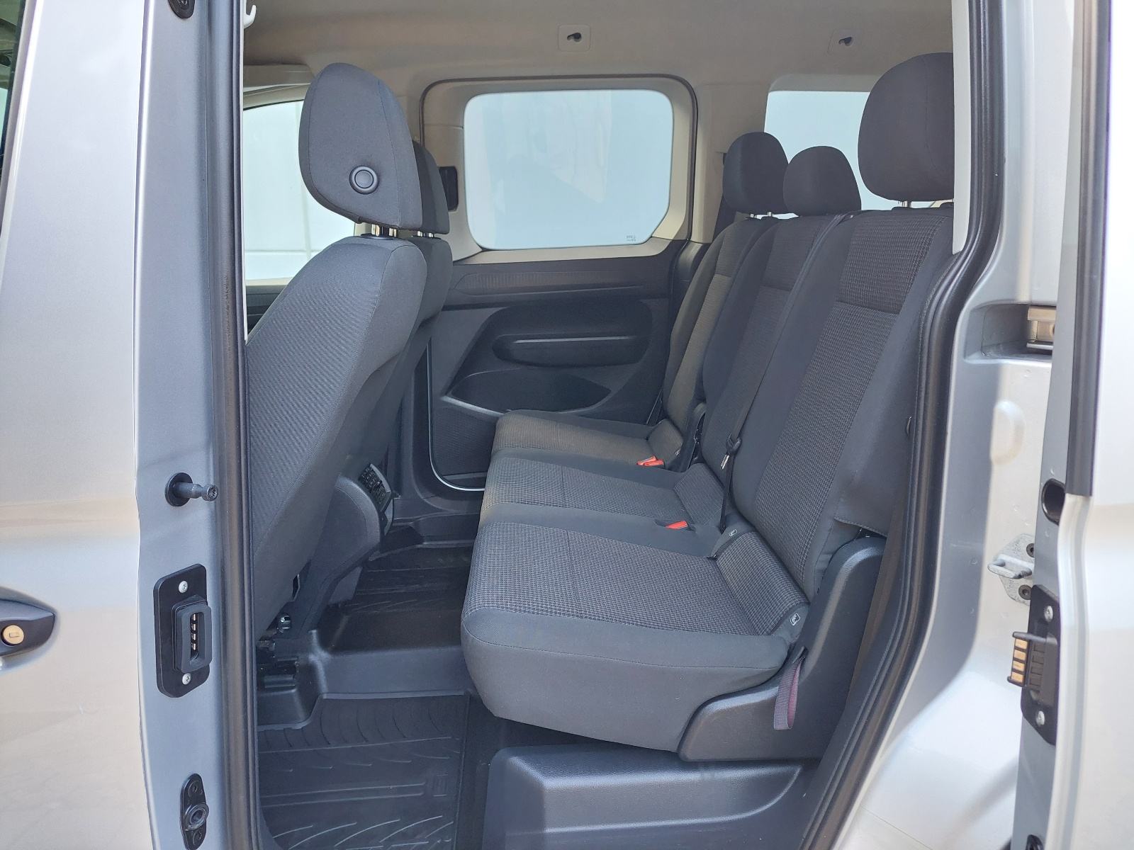 VW Caddy 2,0 TDI*PUTNIČKI *, fotografija 16