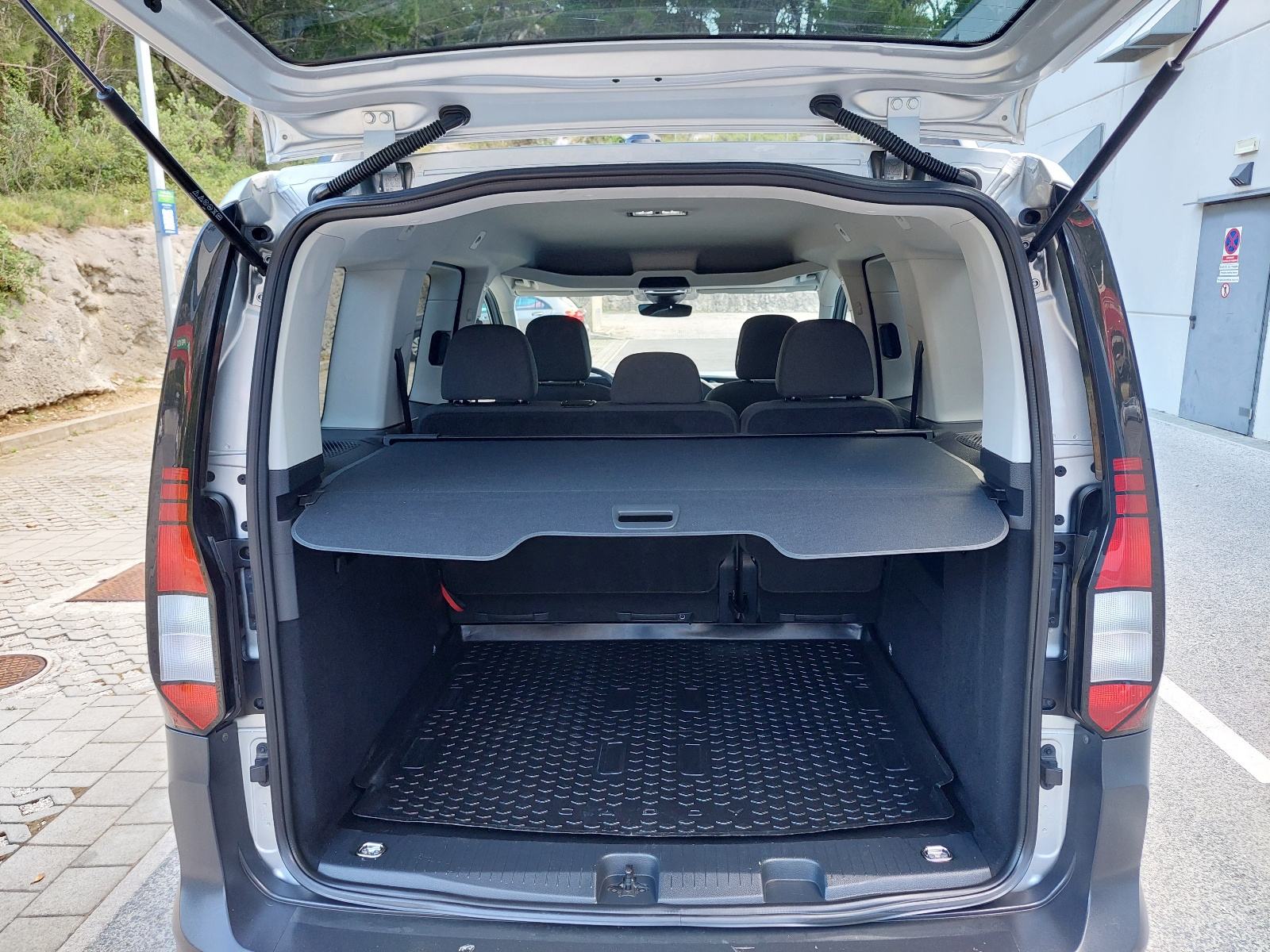 VW Caddy 2,0 TDI*PUTNIČKI *, fotografija 20