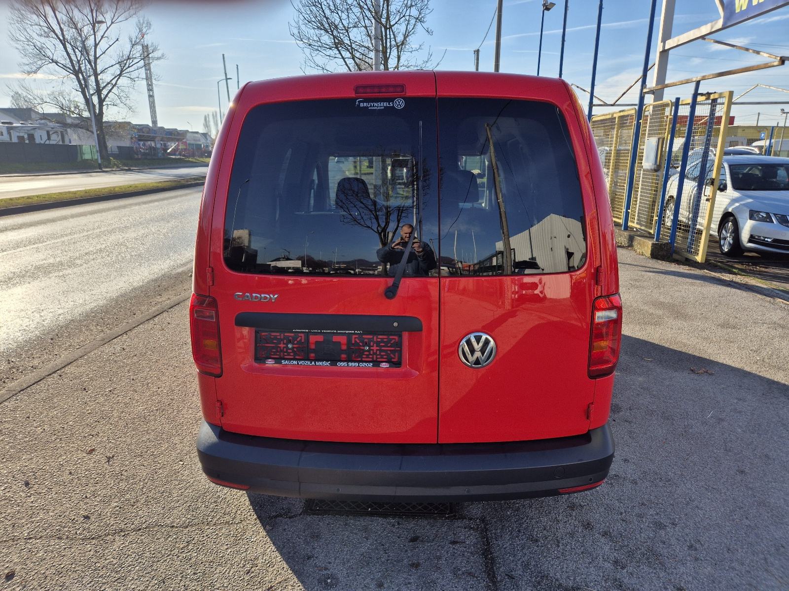 VW Caddy 2.0 TDI, sa sjedalima, odlično stanje, garancija na vozilo..., fotografija 6