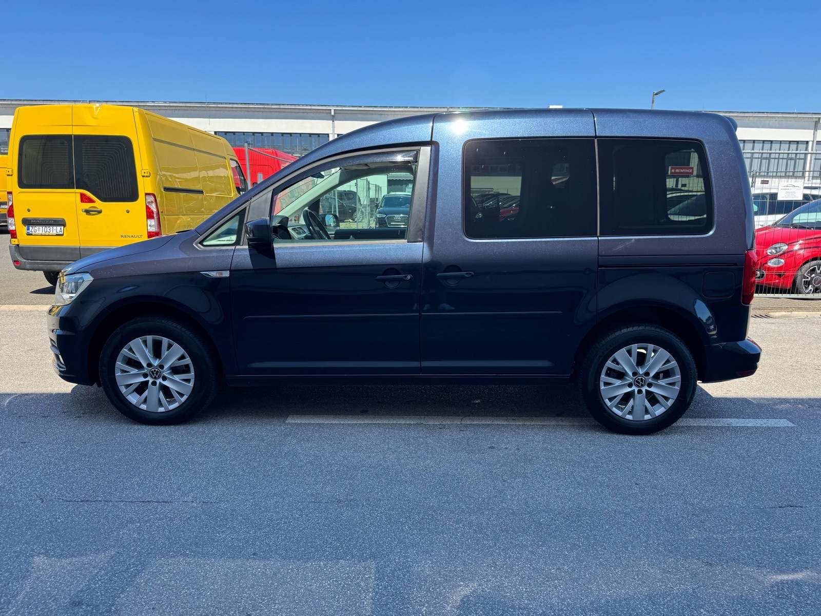 VW Caddy 2,0 TDI PUTNIČKI M1, fotografija 9