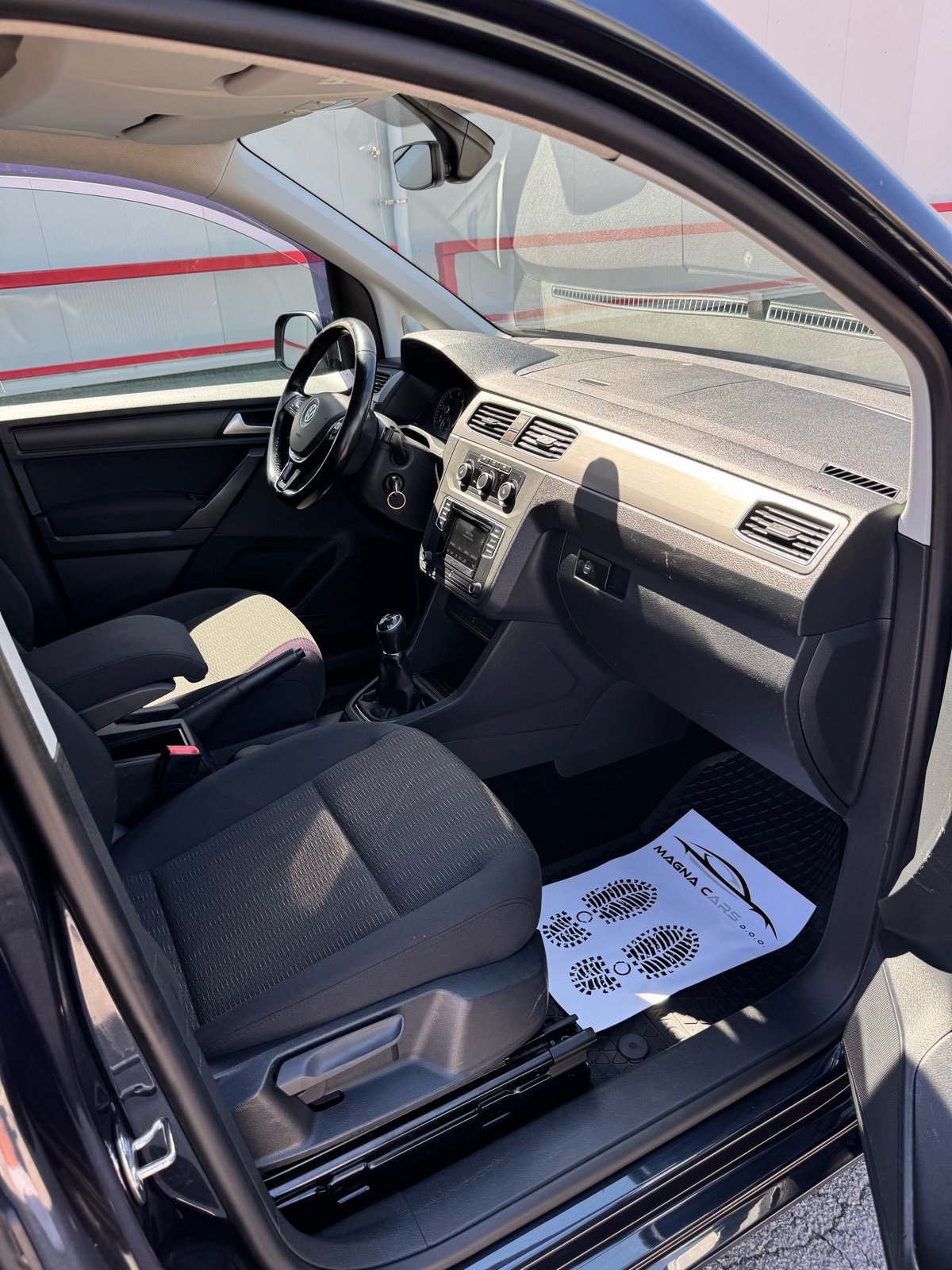 VW Caddy 2,0 TDI PUTNIČKI M1, fotografija 13