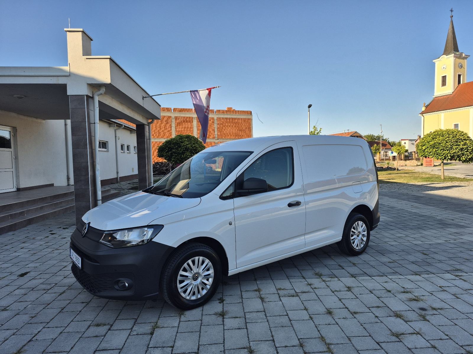 VW Caddy 2,0 TDI UKUPNA CIJENA, navigacija, senzori,mf.volan,2023god, fotografija 2
