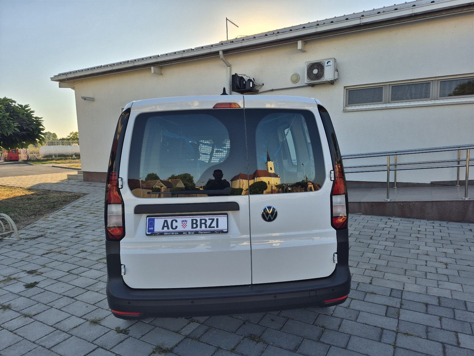 VW Caddy 2,0 TDI UKUPNA CIJENA, navigacija, senzori,mf.volan,2023god, fotografija 6