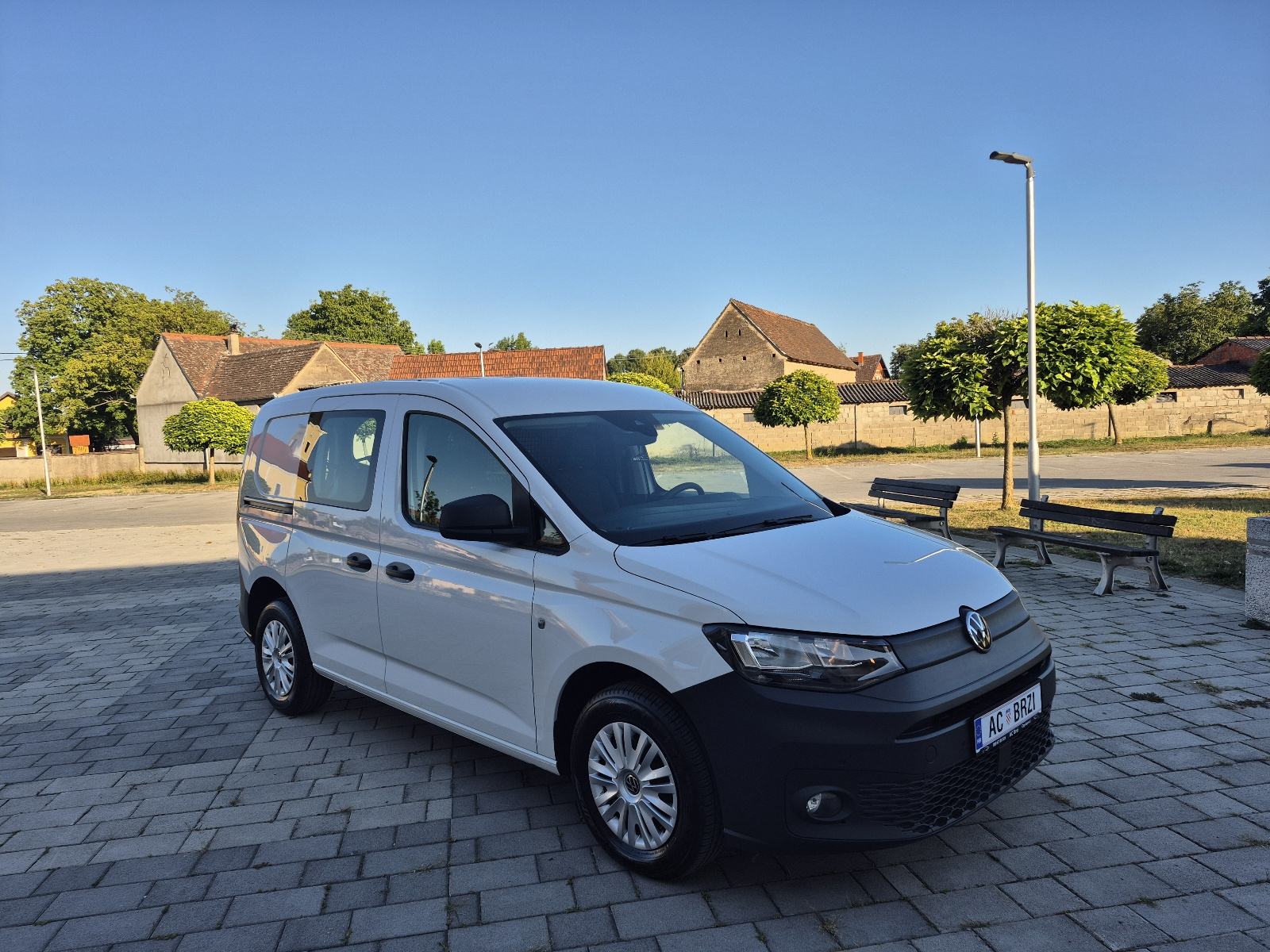 VW Caddy 2,0 TDI UKUPNA CIJENA, navigacija, senzori,mf.volan,2023god, fotografija 12
