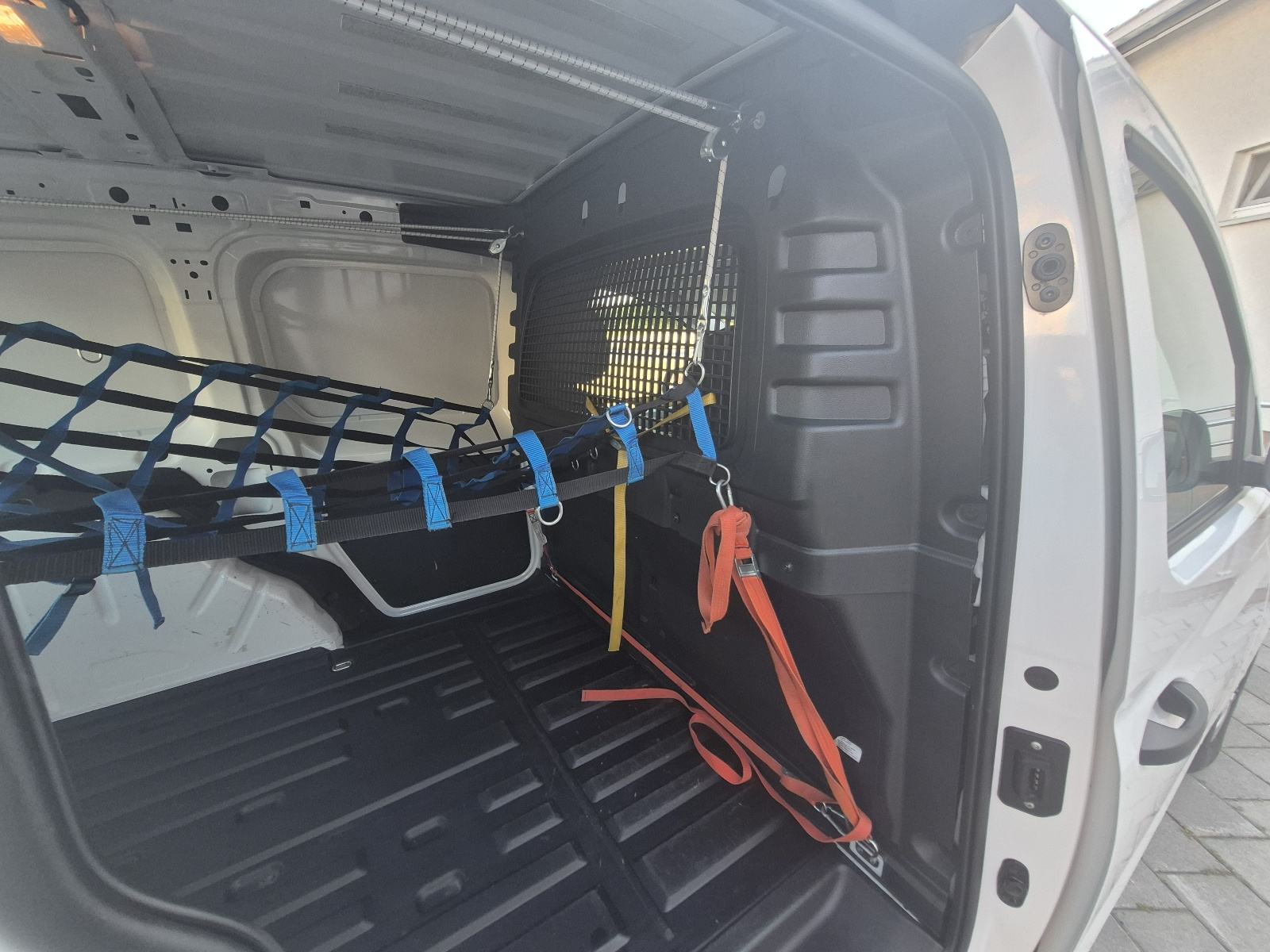 VW Caddy 2,0 TDI UKUPNA CIJENA, navigacija, senzori,mf.volan,2023god, fotografija 18
