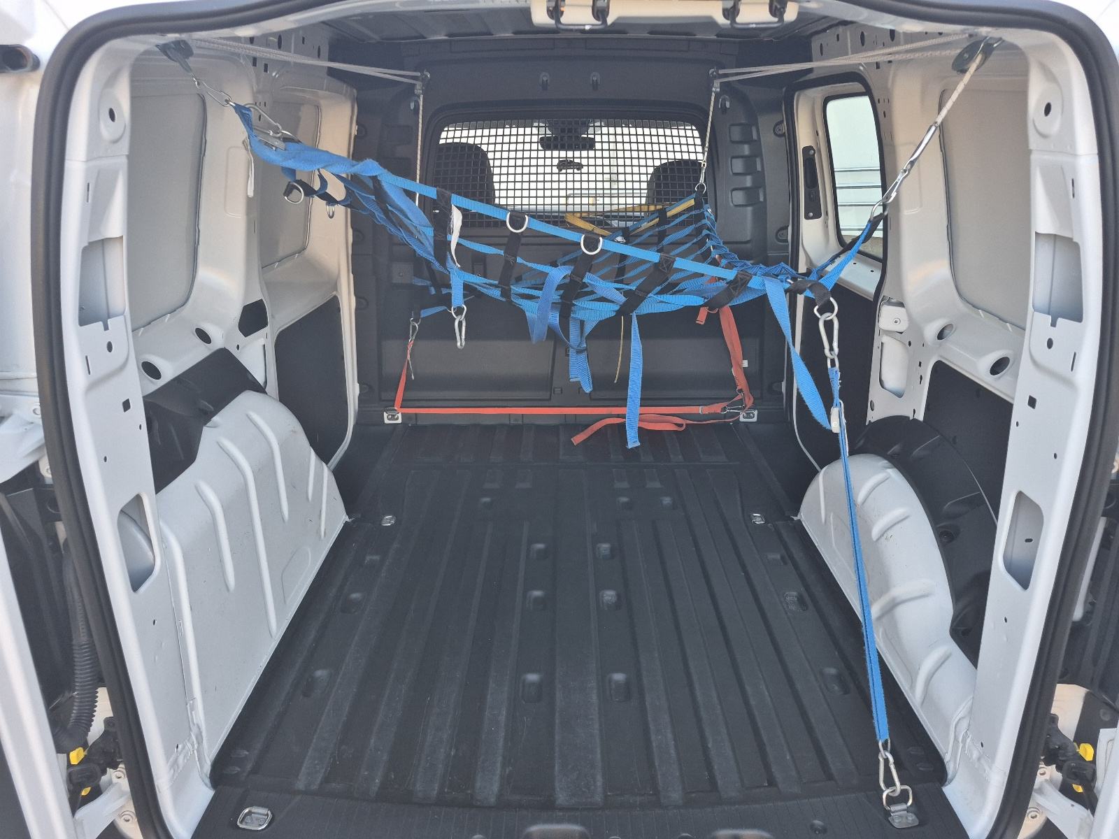 VW Caddy 2,0 TDI UKUPNA CIJENA, navigacija, senzori,mf.volan,2023god, fotografija 17