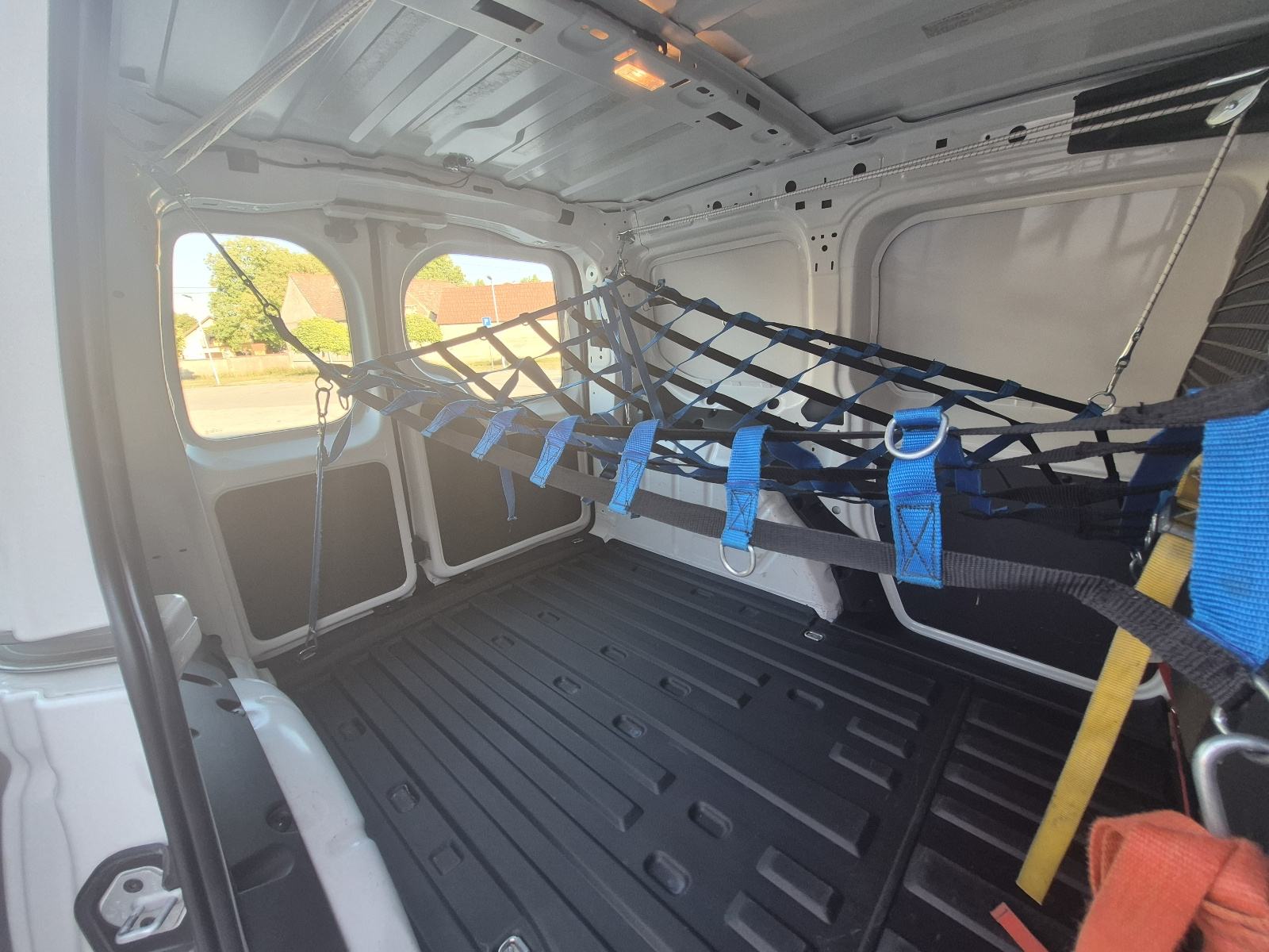 VW Caddy 2,0 TDI UKUPNA CIJENA, navigacija, senzori,mf.volan,2023god, fotografija 19