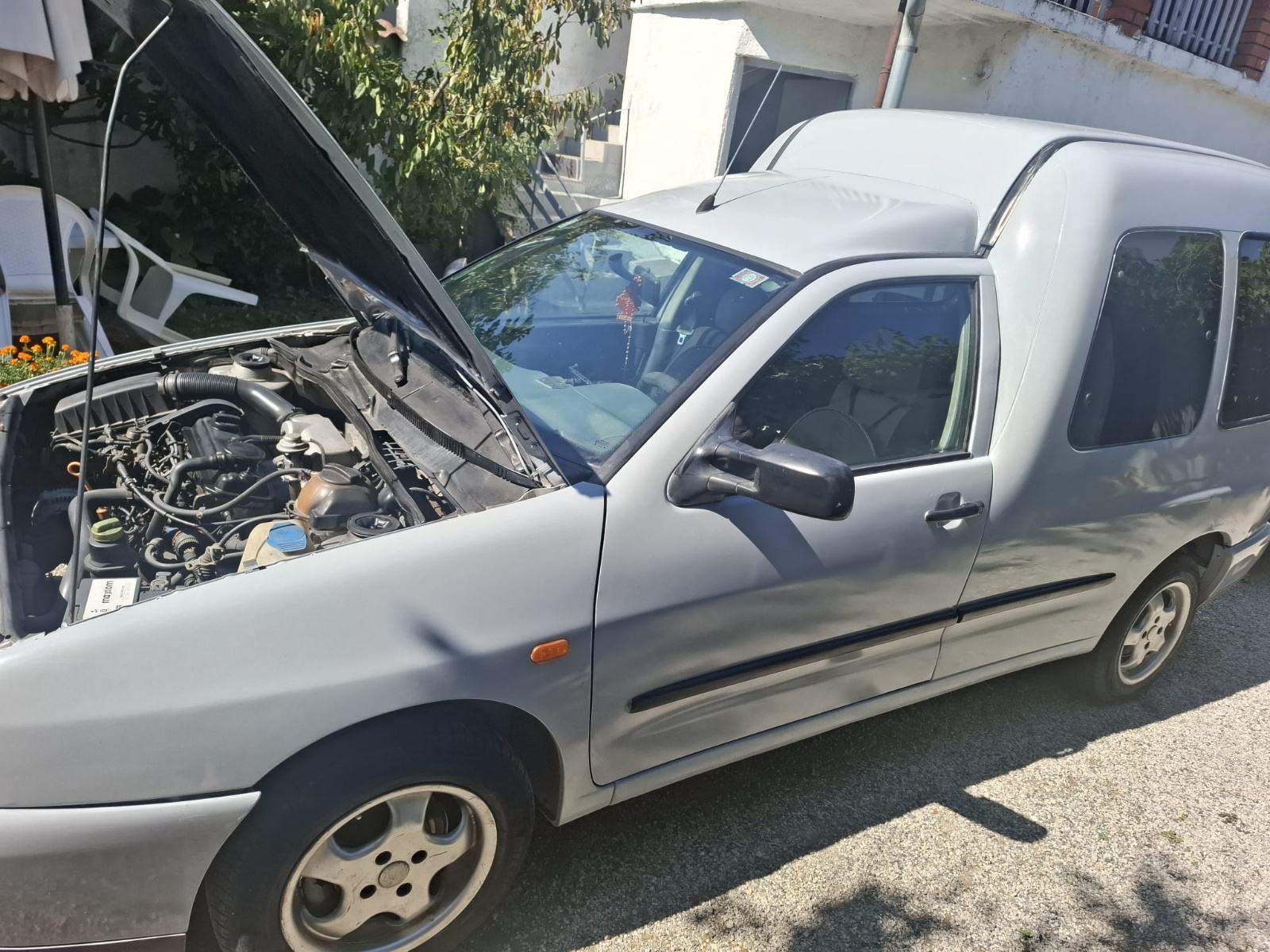 VW Caddy Kombi 1,9 SDI sa autoprikolicom, fotografija 5
