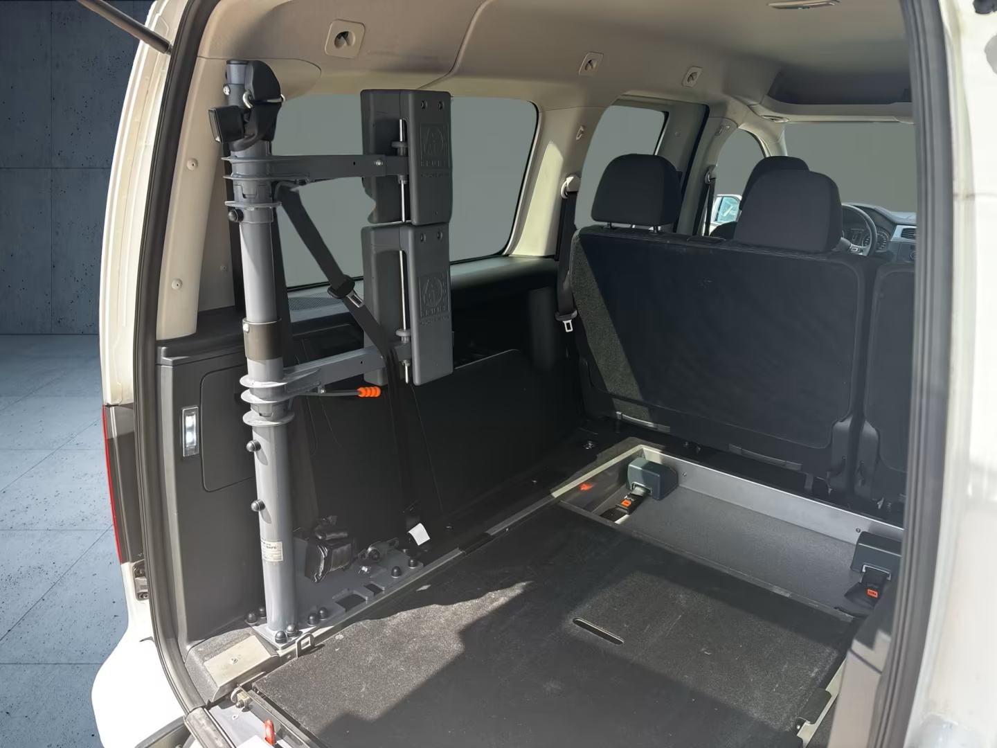 VW Caddy Maxi PRILAGOĐEN ZA INVALIDE S UTOVARNOM RAMPOM automatik, fotografija 8