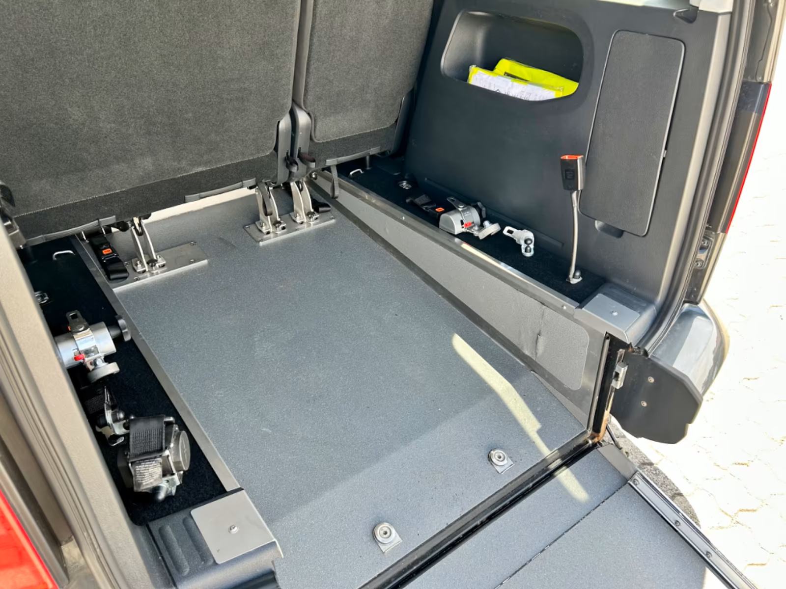 VW Caddy PRILAGOĐEN ZA INVALIDE S UTOVARNOM RAMPOM, fotografija 10