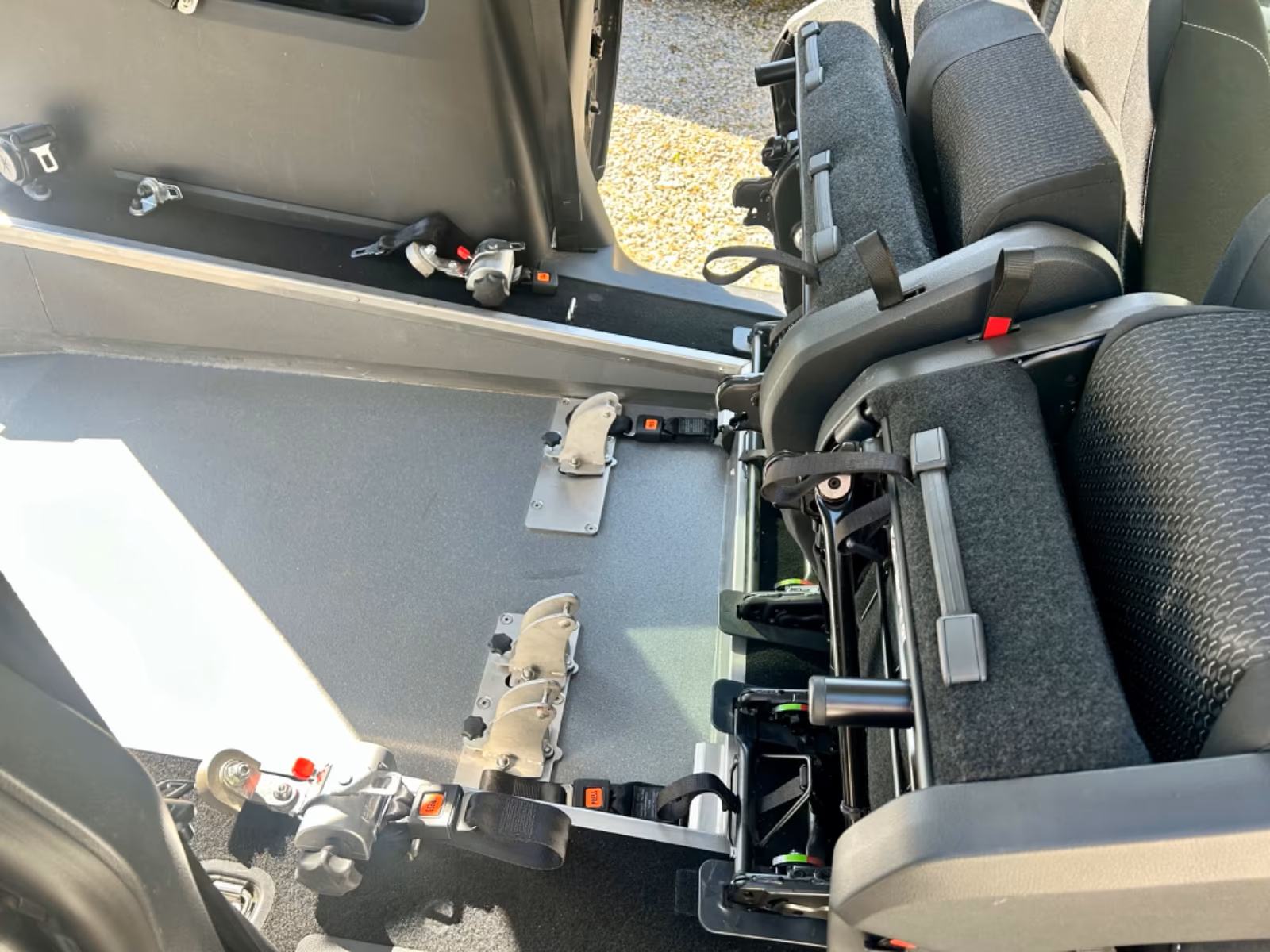 VW Caddy PRILAGOĐEN ZA INVALIDE S UTOVARNOM RAMPOM, fotografija 9