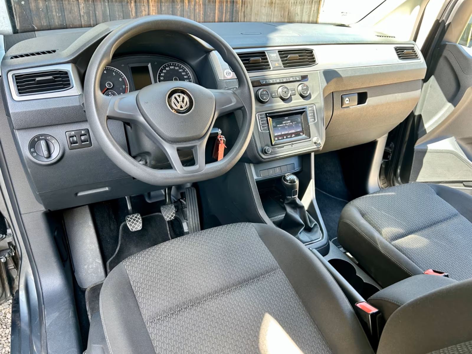 VW Caddy PRILAGOĐEN ZA INVALIDE S UTOVARNOM RAMPOM, fotografija 17