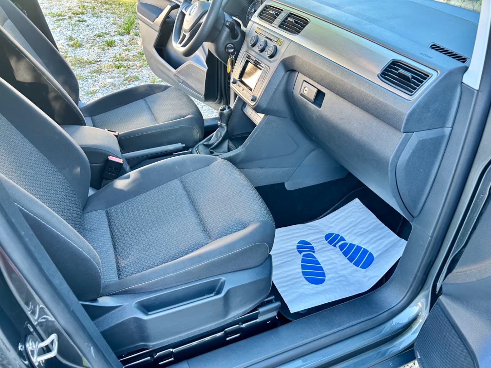 VW Caddy PRILAGOĐEN ZA INVALIDE S UTOVARNOM RAMPOM, fotografija 20