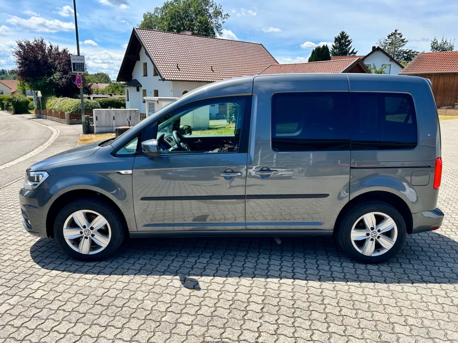 VW Caddy PRILAGOĐEN ZA INVALIDE S UTOVARNOM RAMPOM, fotografija 4