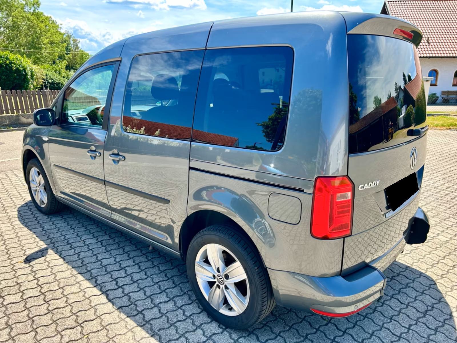 VW Caddy PRILAGOĐEN ZA INVALIDE S UTOVARNOM RAMPOM, fotografija 13