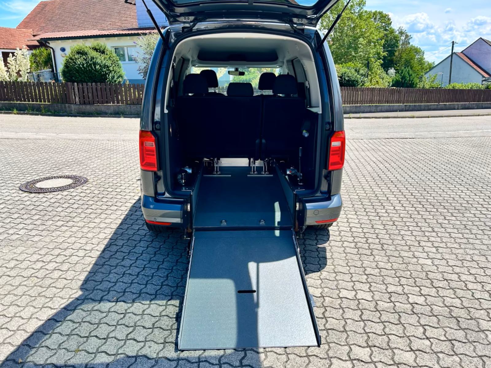 VW Caddy PRILAGOĐEN ZA INVALIDE S UTOVARNOM RAMPOM, fotografija 6