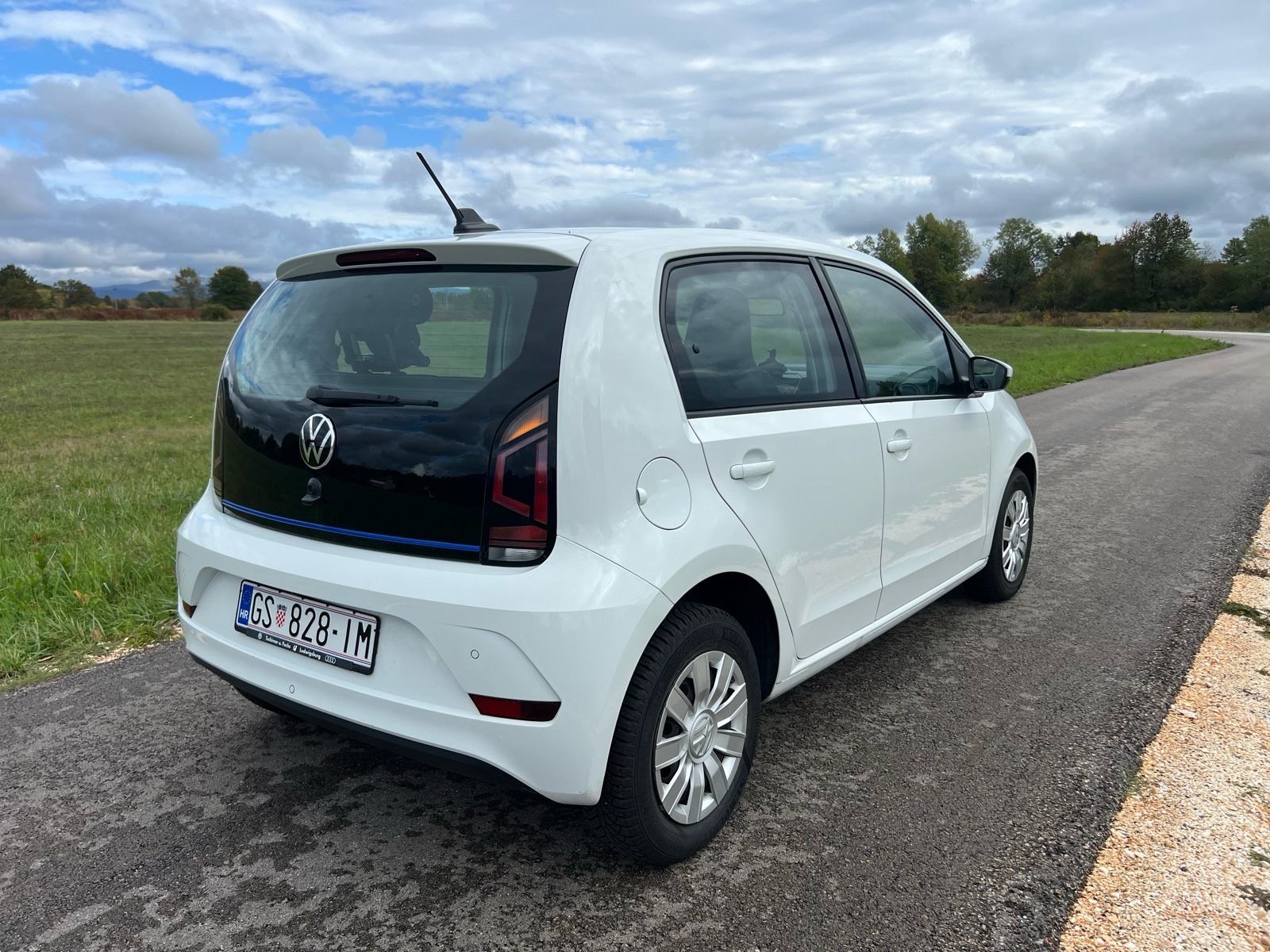 VW E-Up 36 kW, 11/2021, CCS, 28.400 km, pogled izvana - slika 1