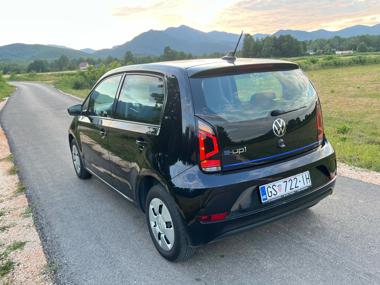 VW E UP 36,6 kW, CCS, domet 280 km, fotografija 4