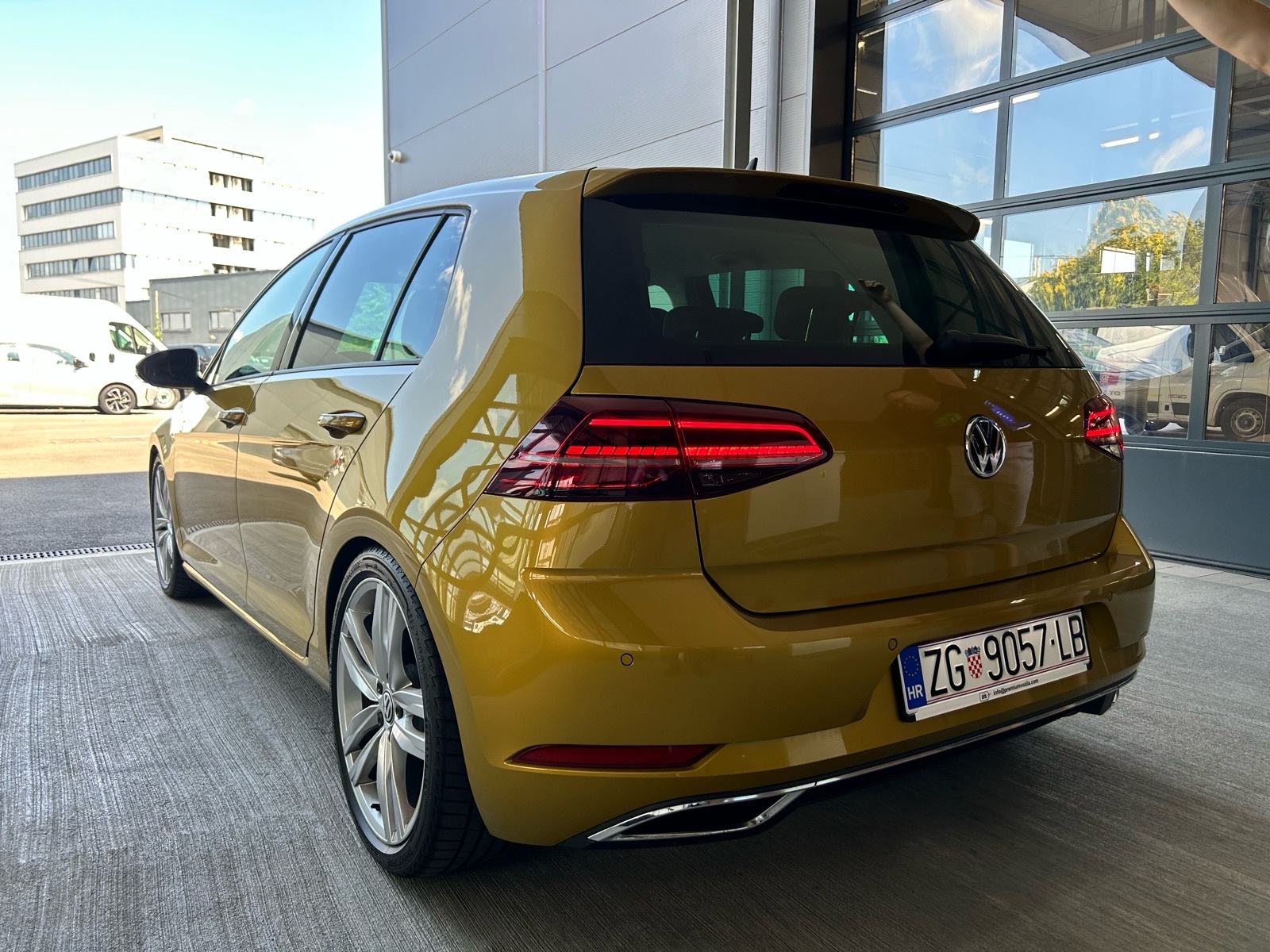VW GOLF 2.0 TDI HIGHLINE•DSG•NAVI•LED•MATRIX•AMBI•ALU 18”•FULL!!, fotografija 4