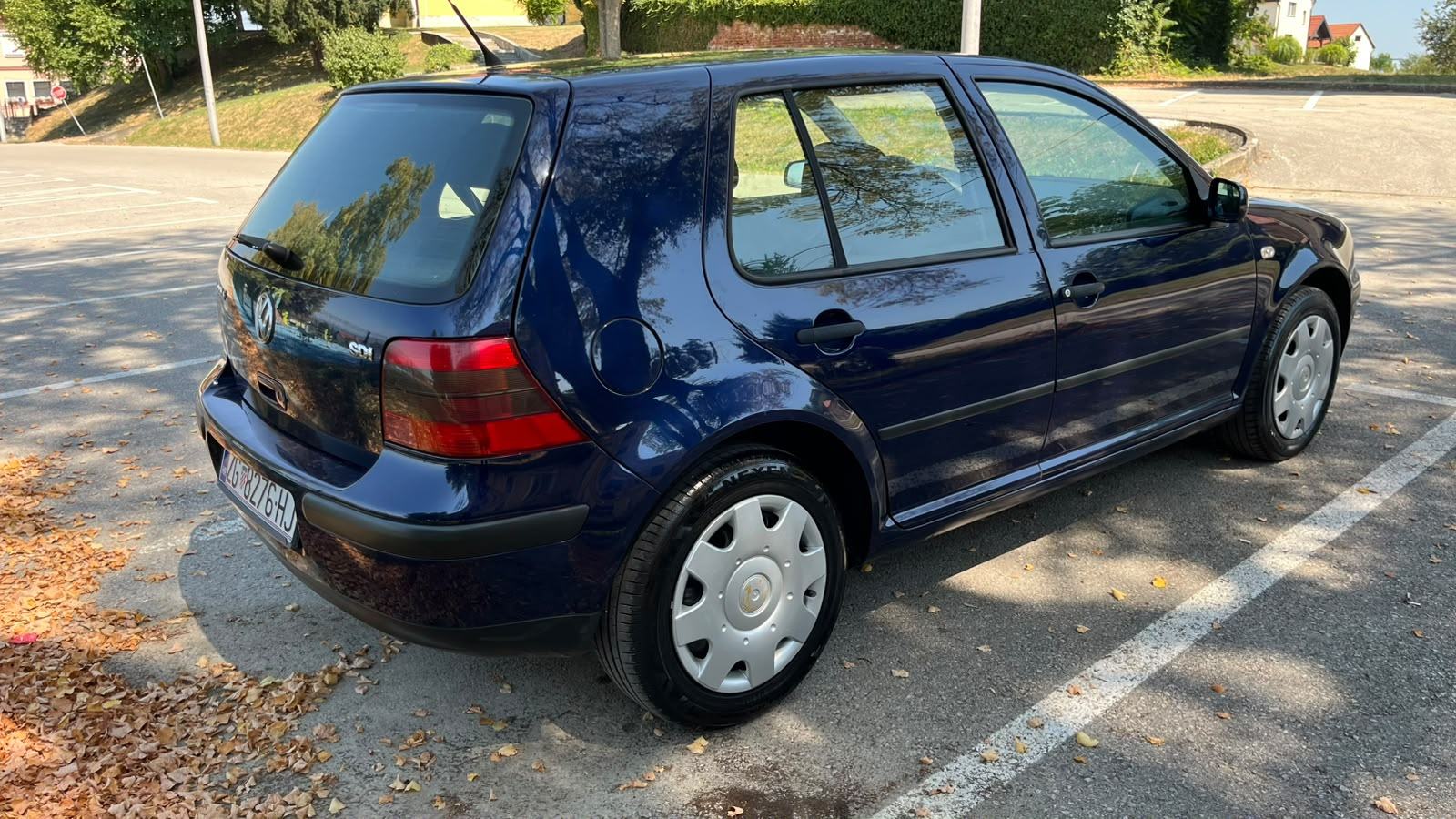 VW Golf 4 1,9 SDI 2003 god reg 4/2027 može na kreditne kartice do 36, fotografija 2
