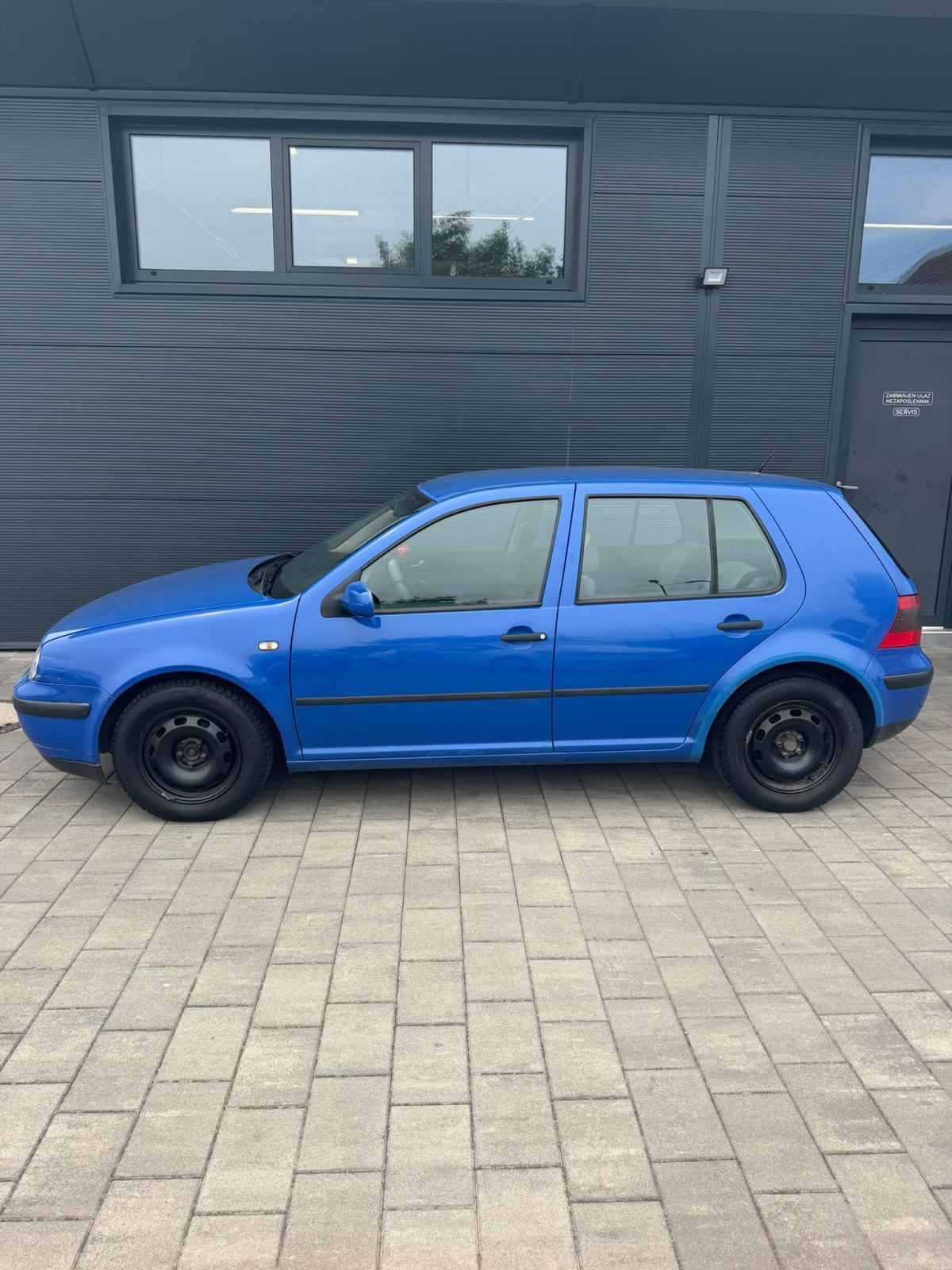 VW Golf 4 1.9 TDI - REGISTRIRAN - 650,00 EUR, fotografija 2