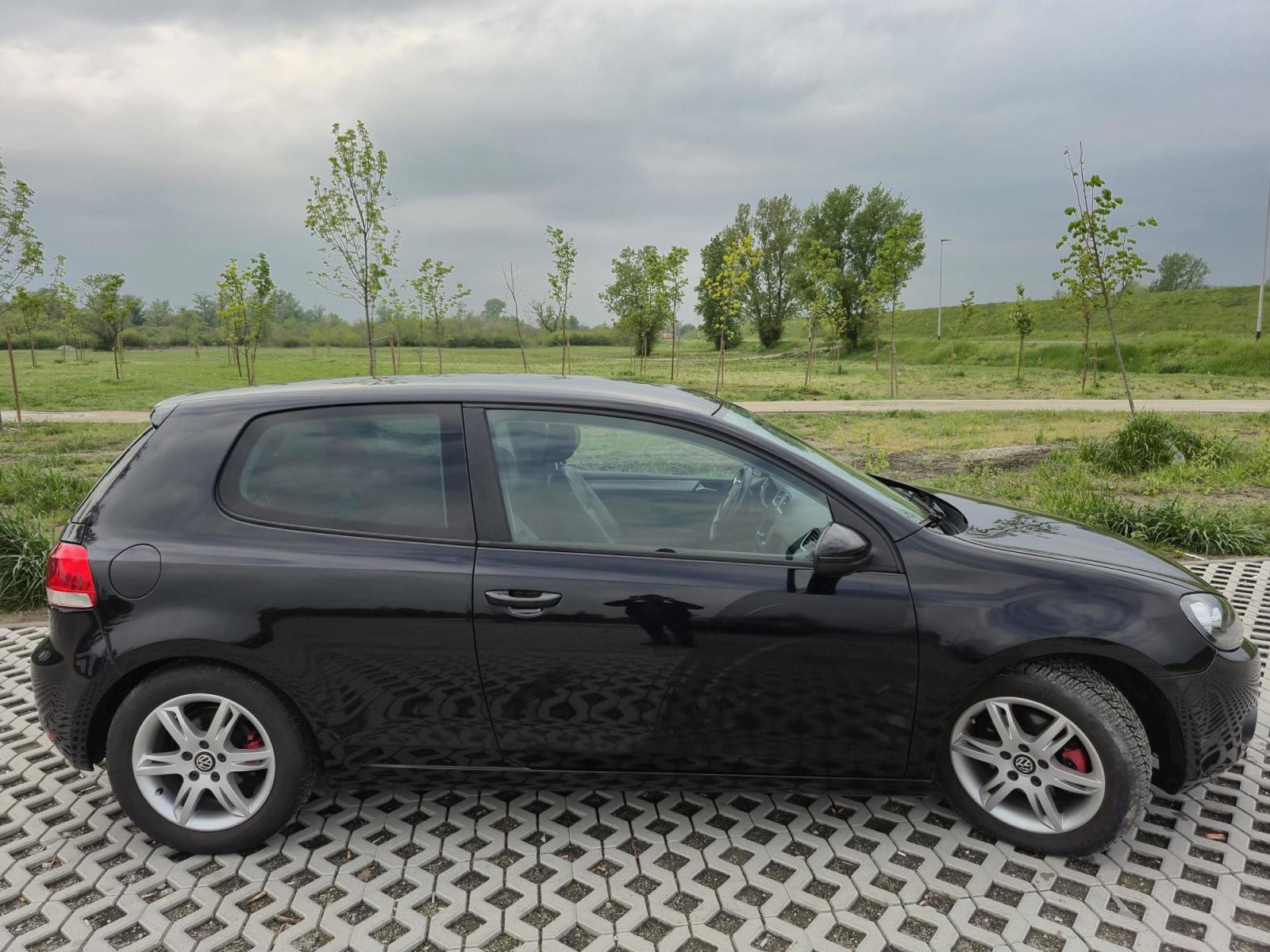 VW Golf 6 1,6 TDI 360 parking senzori, fotografija 4