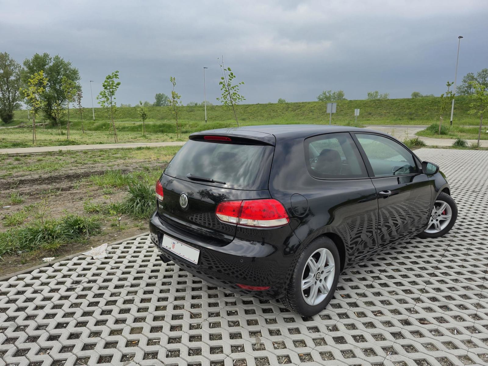 VW Golf 6 1,6 TDI 360 parking senzori, fotografija 13