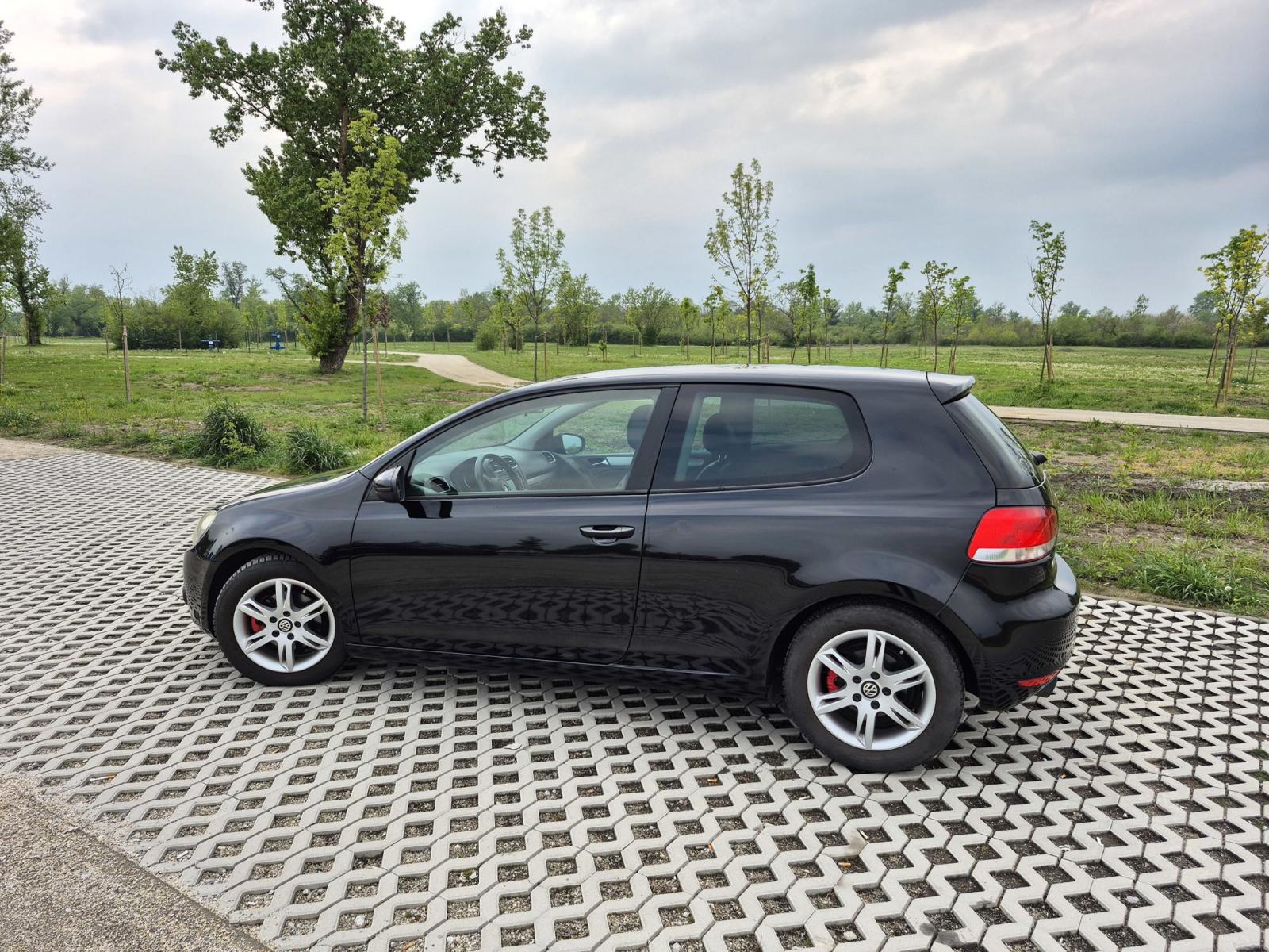 VW Golf 6 1,6 TDI 360 parking senzori, fotografija 12