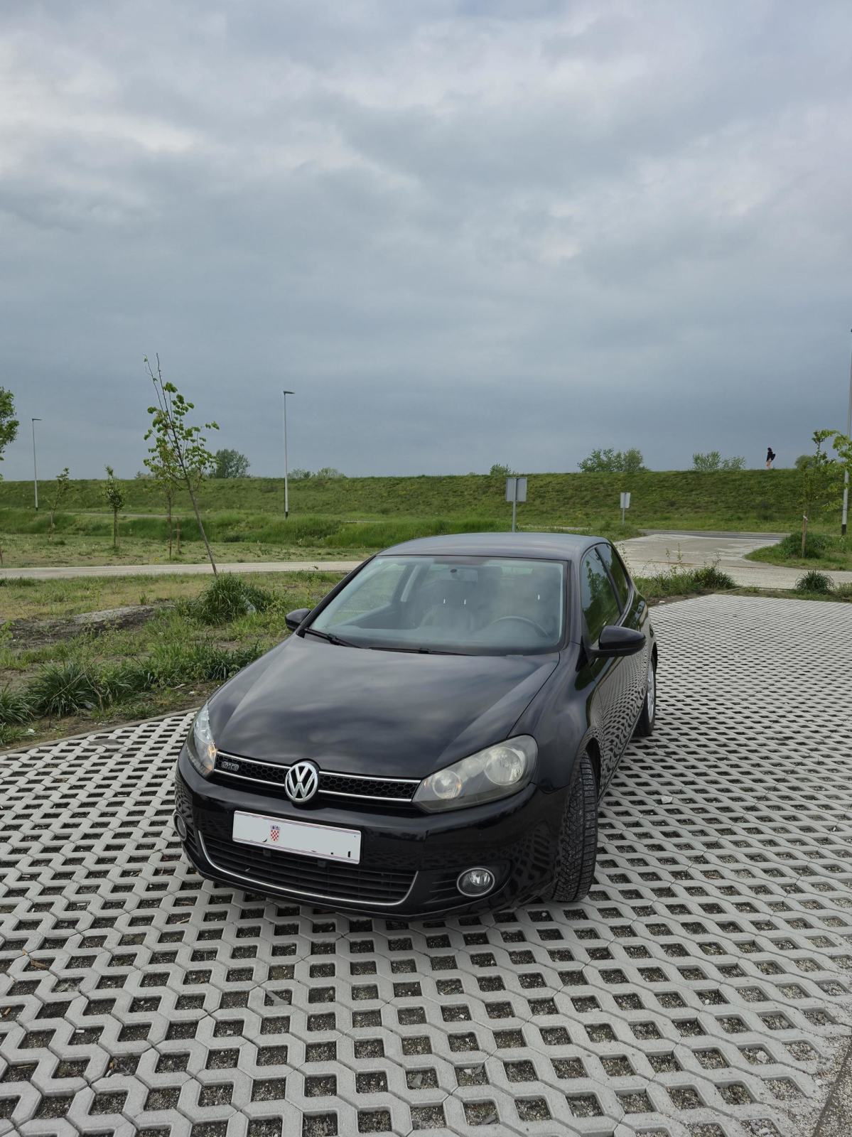 VW Golf 6 1,6 TDI 360 parking senzori, fotografija 6