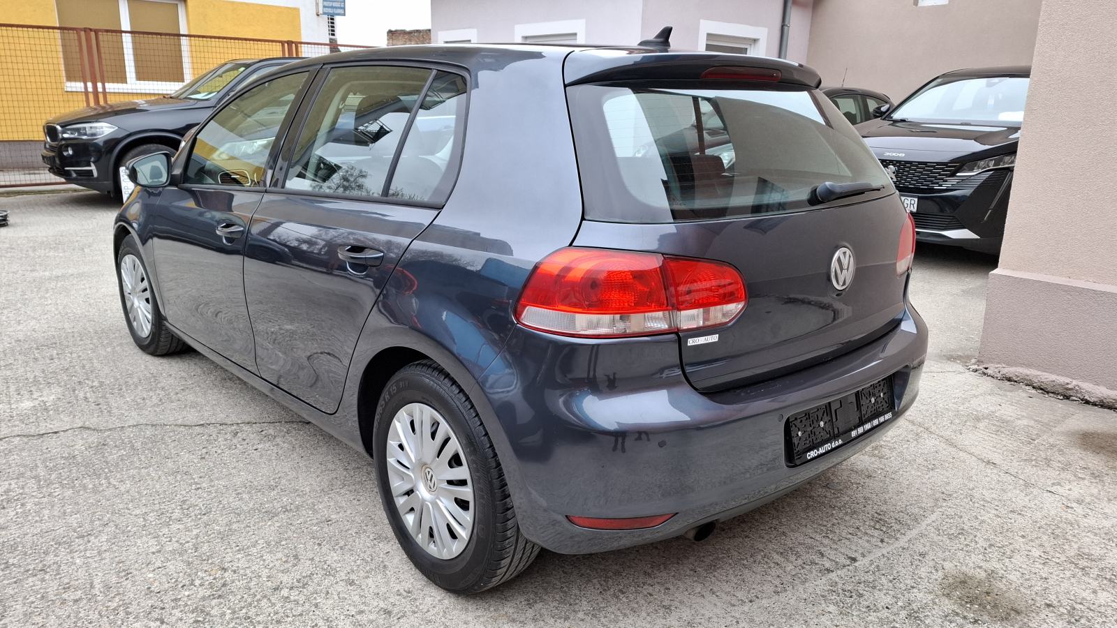 VW Golf 6 1,6 TDI; 5 vrata, napravljen vel. servis, novi set kvačila, fotografija 3